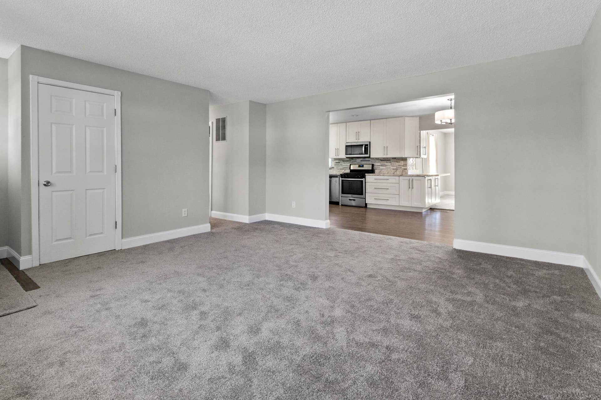 760 Acadia Road, Valparaiso, IN 46385 living room