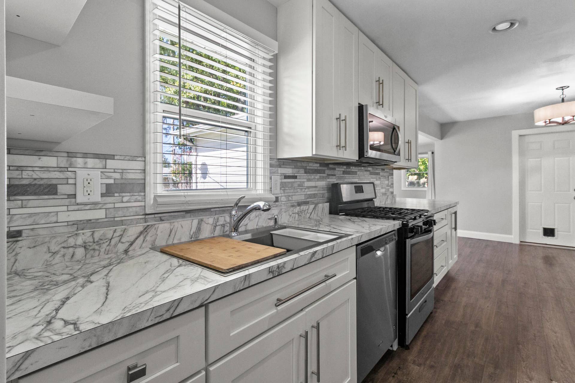 760 Acadia Road, Valparaiso, IN 46385 kitchen