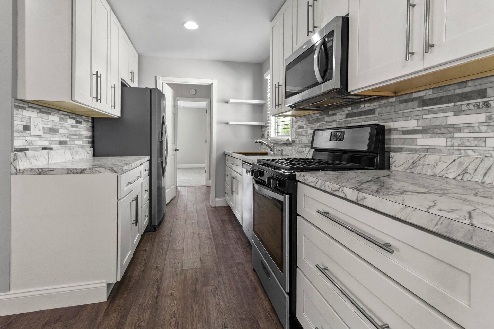 760 Acadia Road, Valparaiso, IN 46385 kitchen