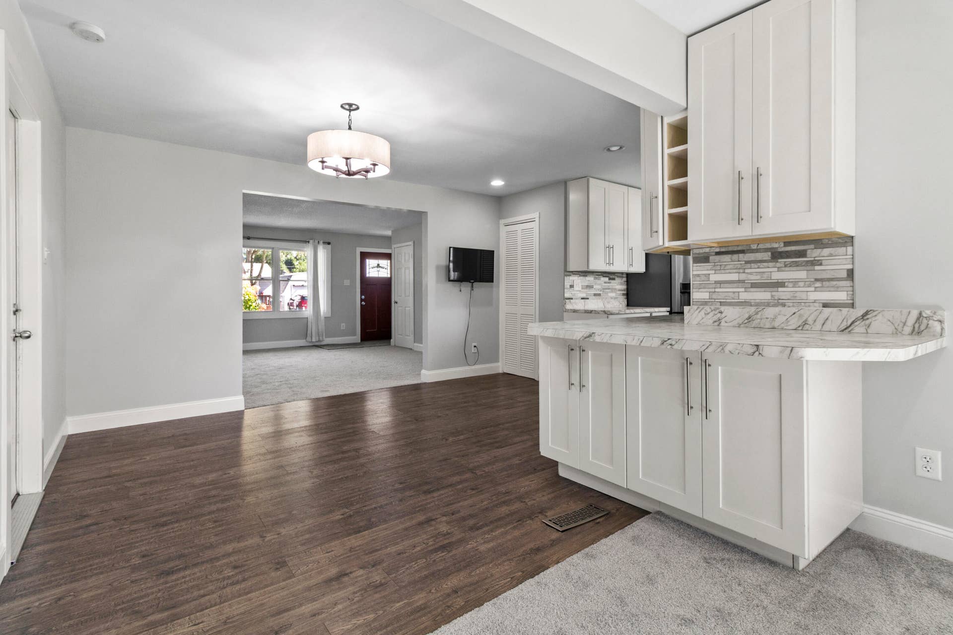 760 Acadia Road, Valparaiso, IN 46385 kitchen into family room