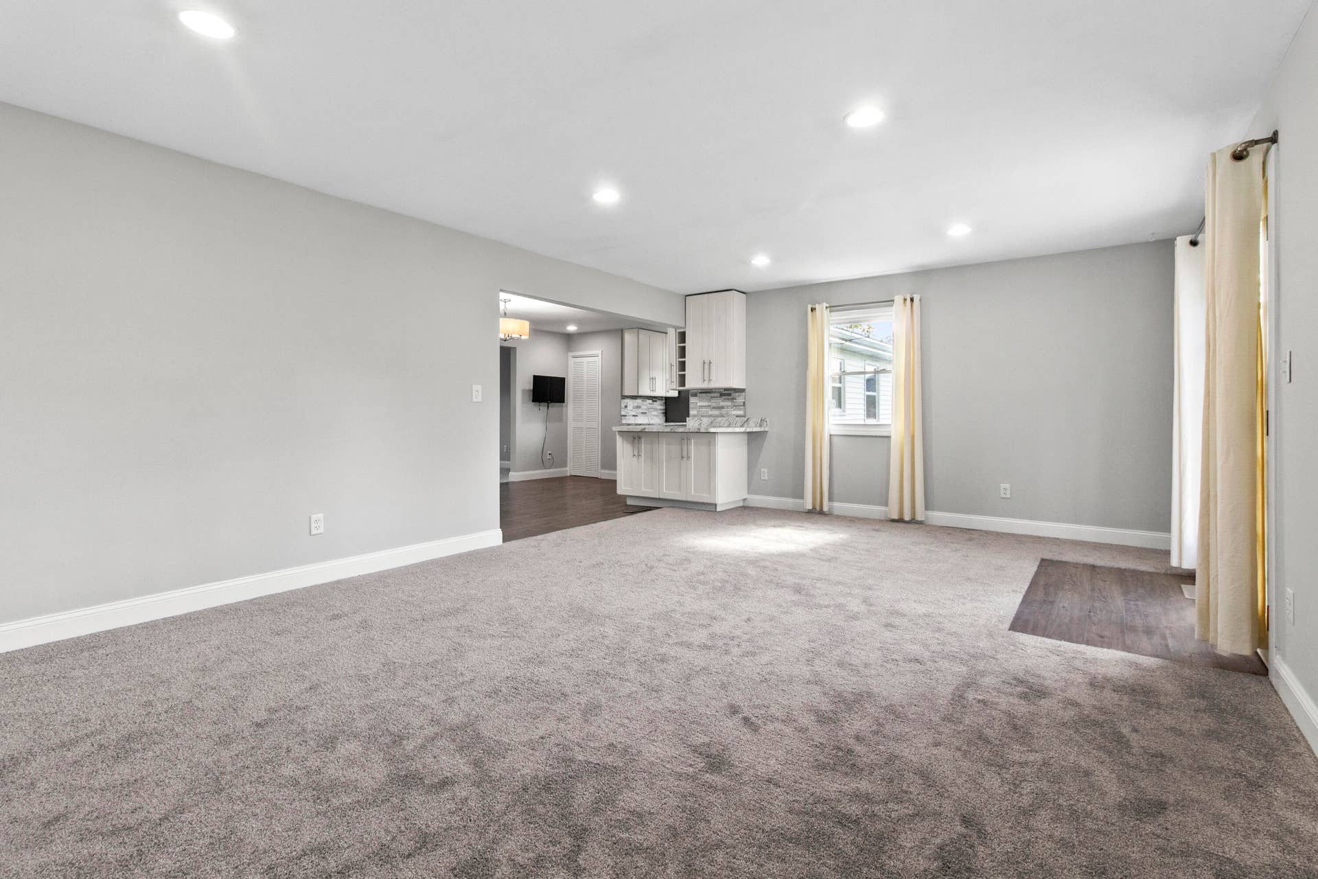 760 Acadia Road, Valparaiso, IN 46385 family room