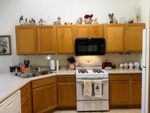 6870 Avocet Circle, Hobart, IN 46342 2824F99E-F722-4EE5-97D3-EC2FC6C09063