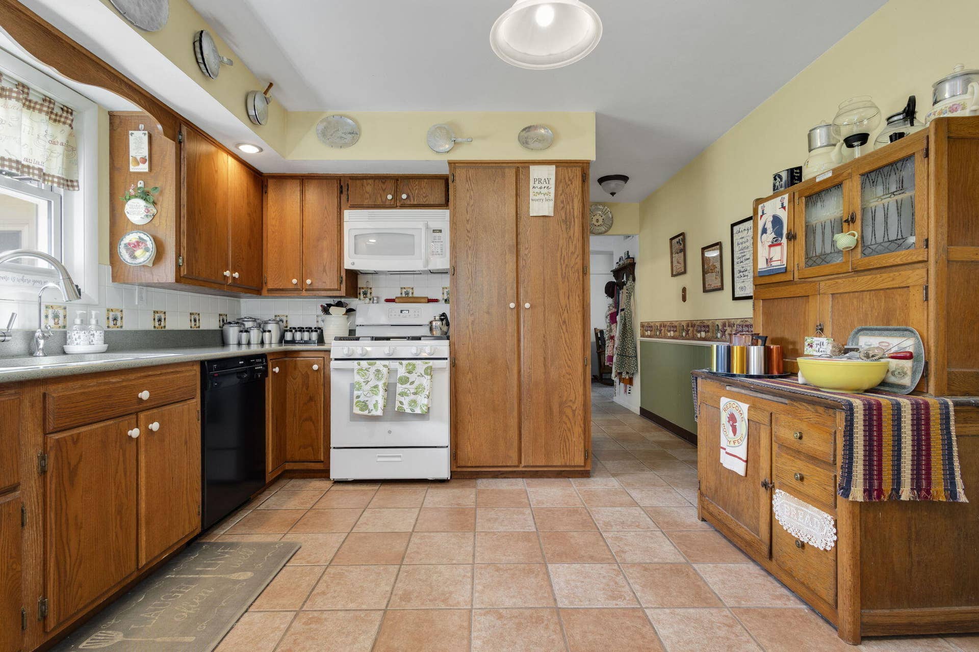 412 S 250, La Porte, IN 46350 Main Floor Kitchen
