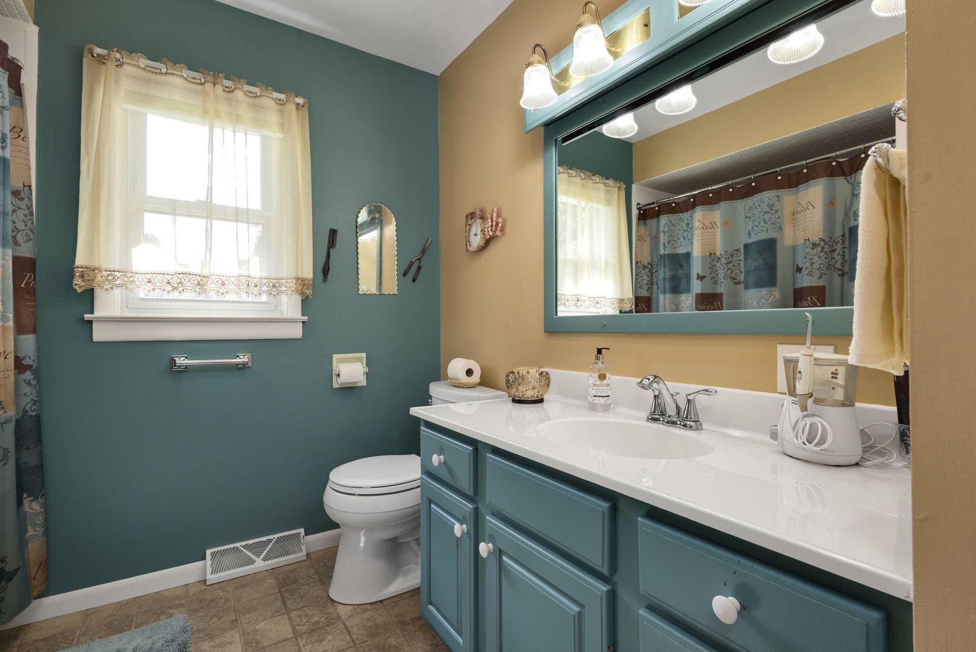 412 S 250, La Porte, IN 46350 Full Bathroom