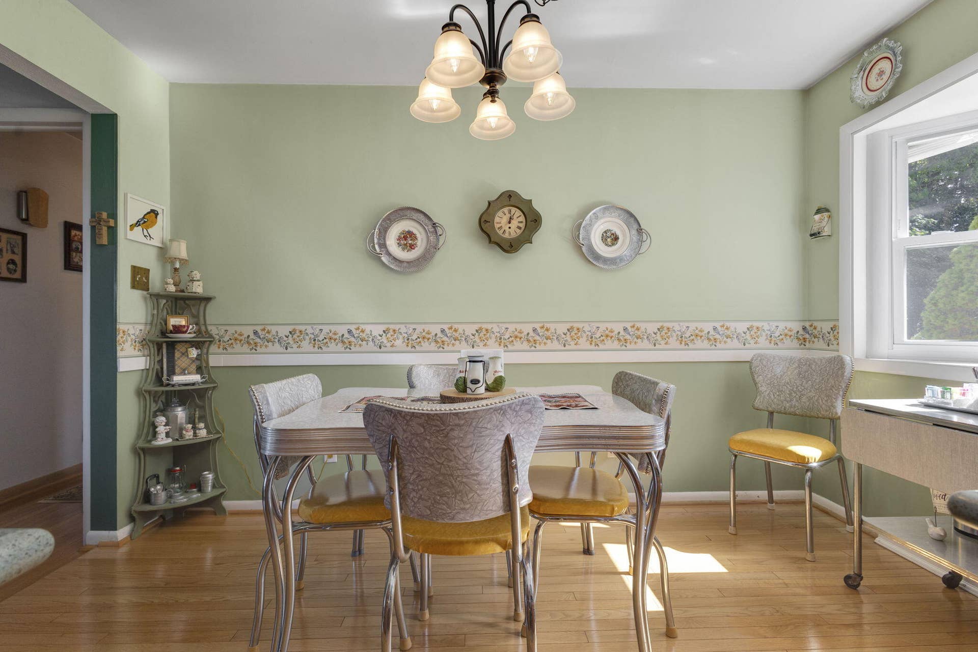 412 S 250, La Porte, IN 46350 Dinette/Eat-In Kitchen
