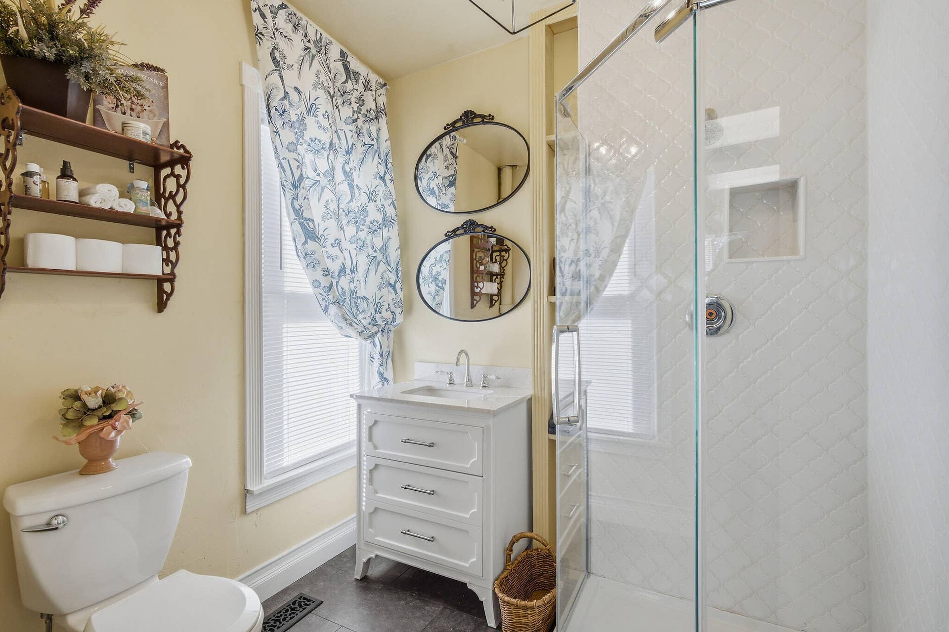 Main unit bathroom 2