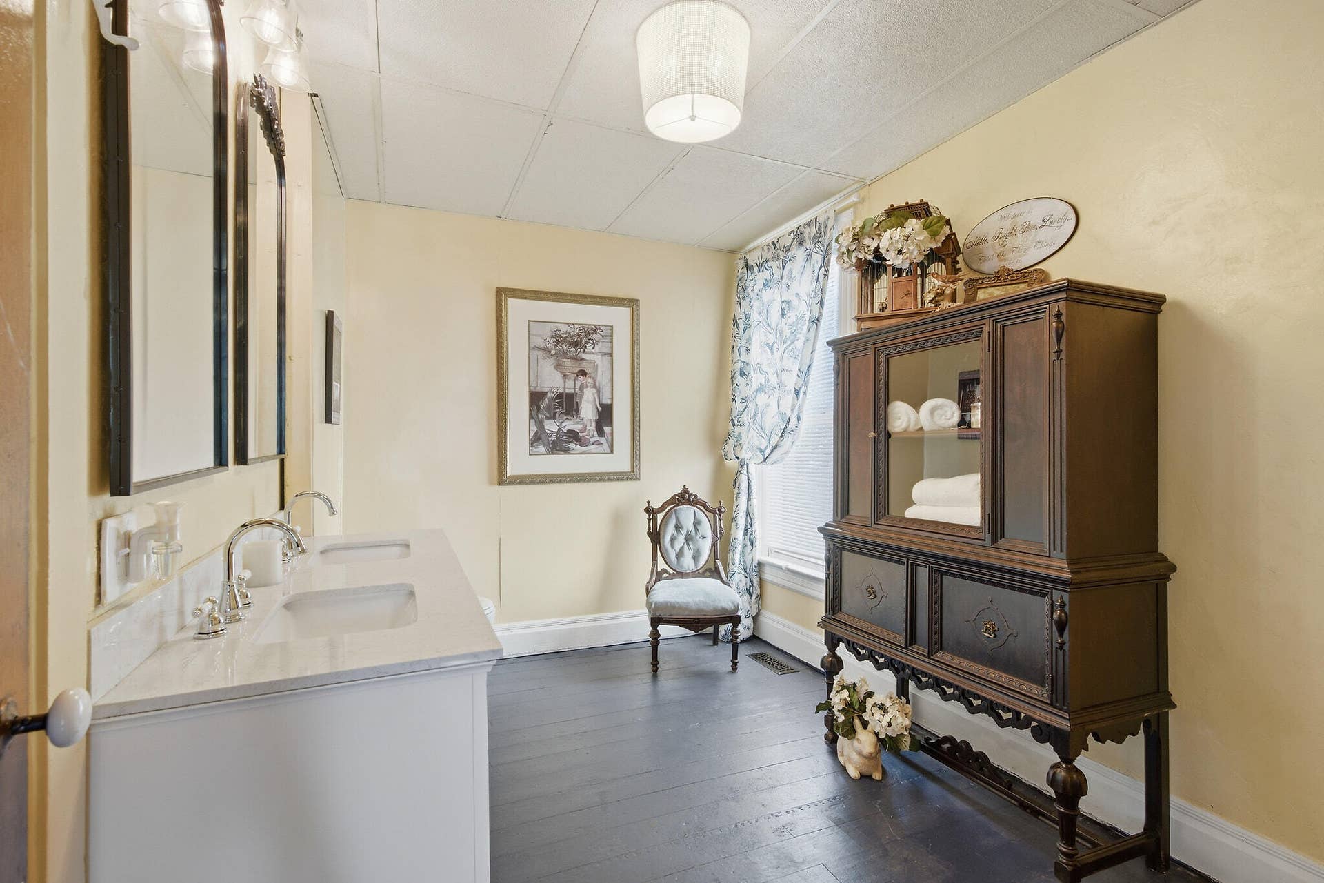 508 Wabash Street, Michigan City, IN 46360 Main floor 1/2 bath