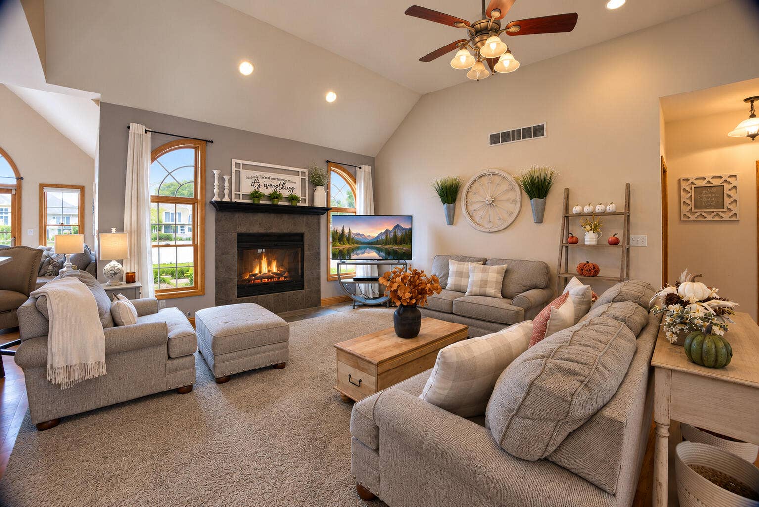 LIving room - Fireplace