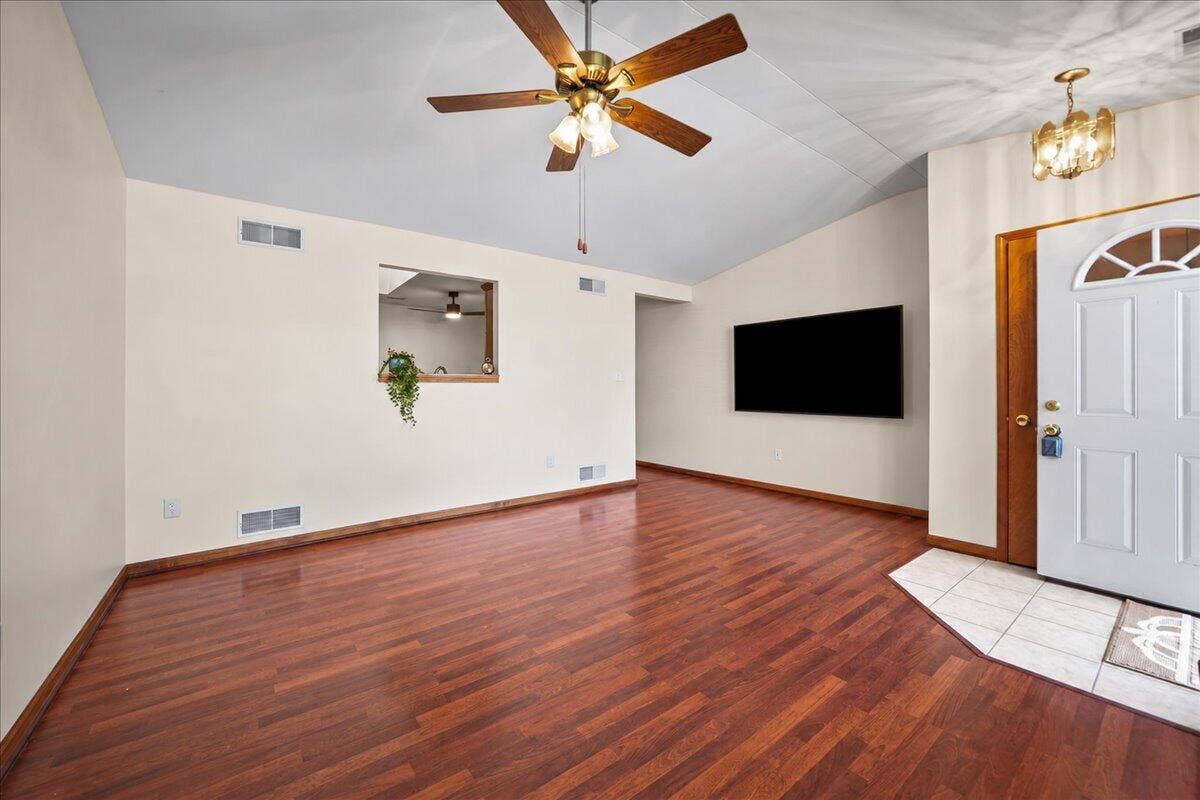 8514 Kleinman Road, Highland, IN 46322 Living room kleinman