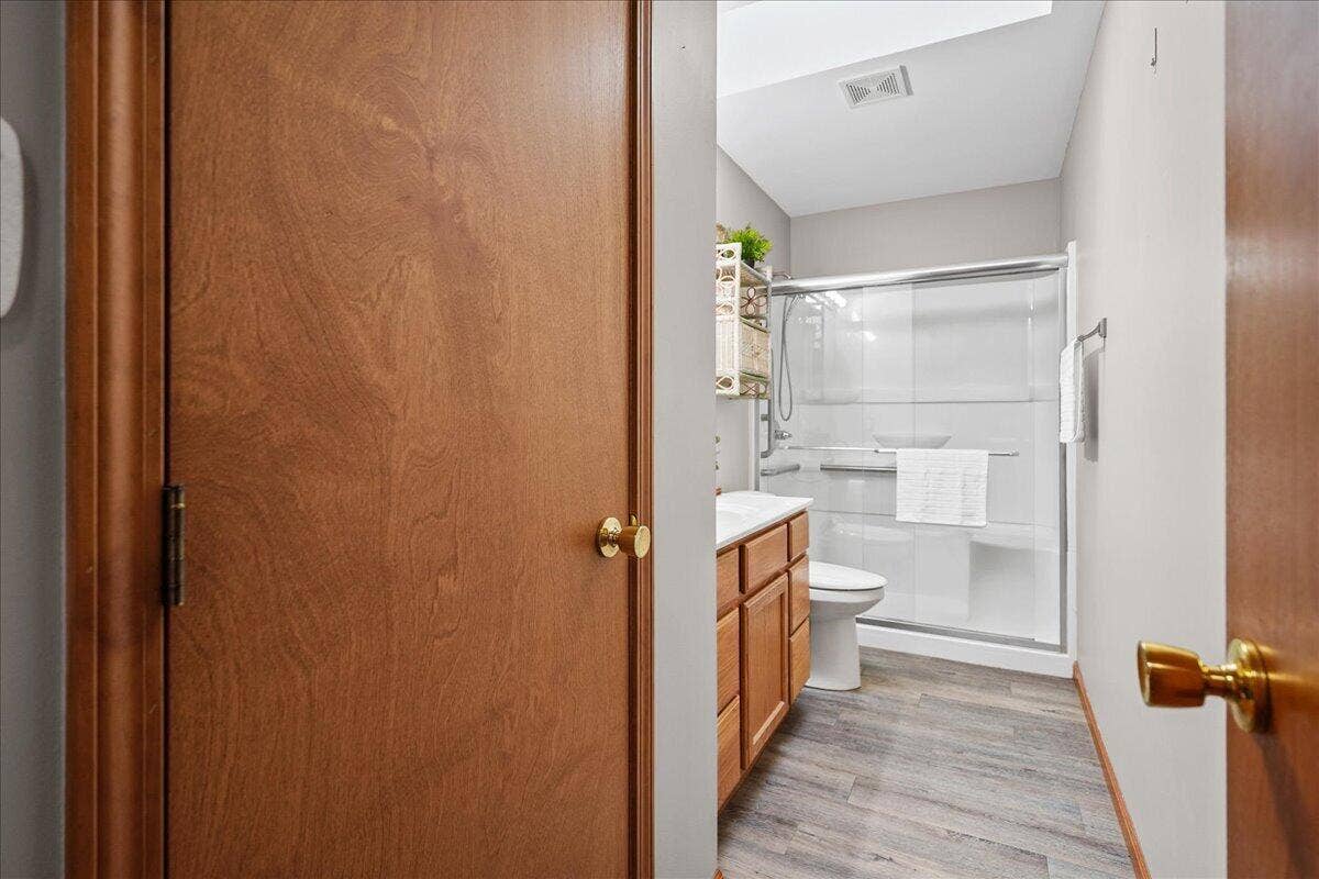 8514 Kleinman Road, Highland, IN 46322 bathroom Kleinman -2