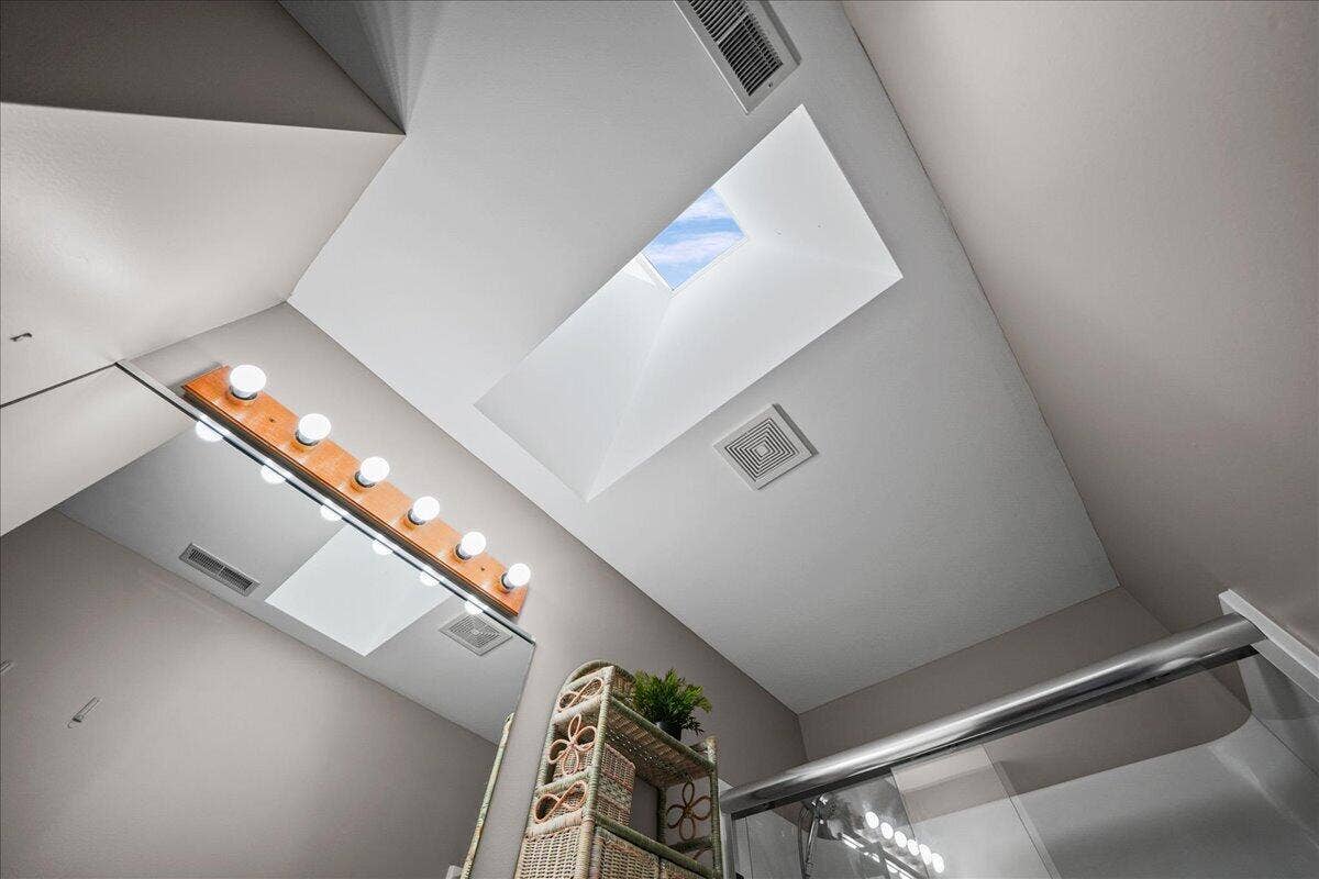 8514 Kleinman Road, Highland, IN 46322 bathroom skylight Kleinman