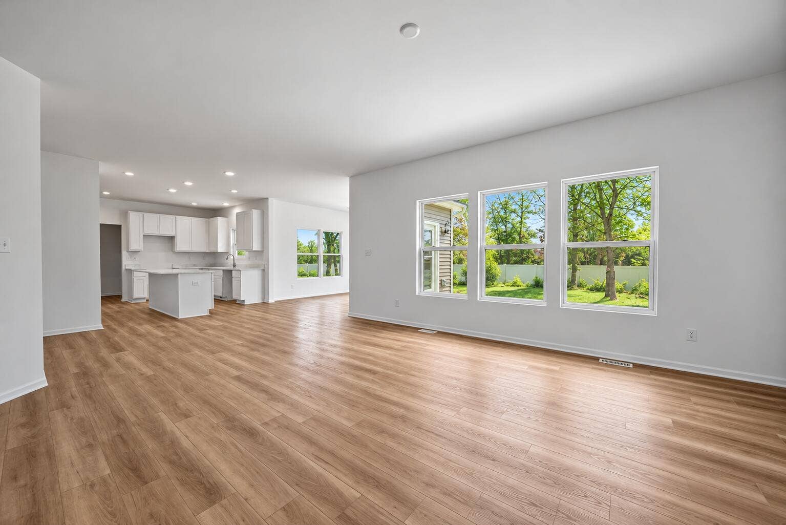 22 Levanno Drive, Crown Point, IN 46307 Bright Open-Plan Home Interior