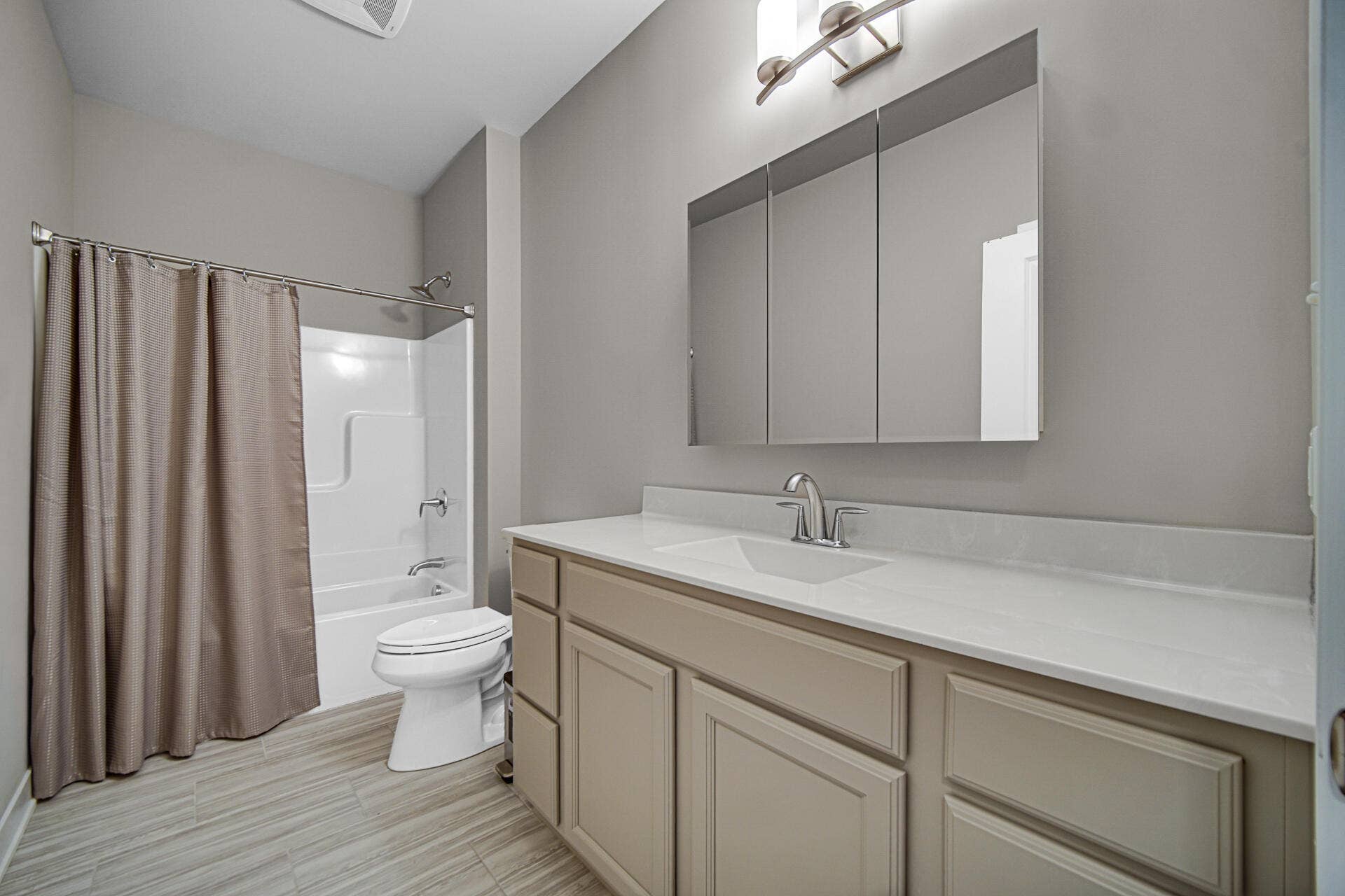 9610 Centennial Drive, #209, Munster, IN 46321 DSC02700