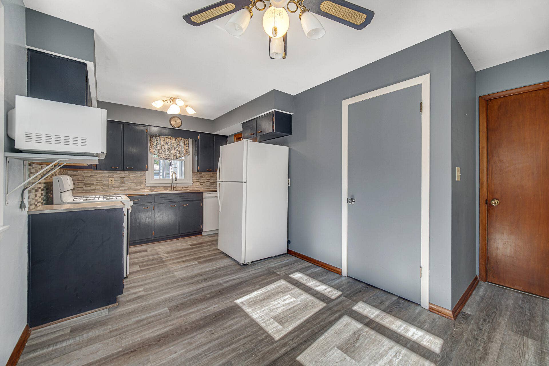 202 Timrick Drive, Munster, IN 46321 4.