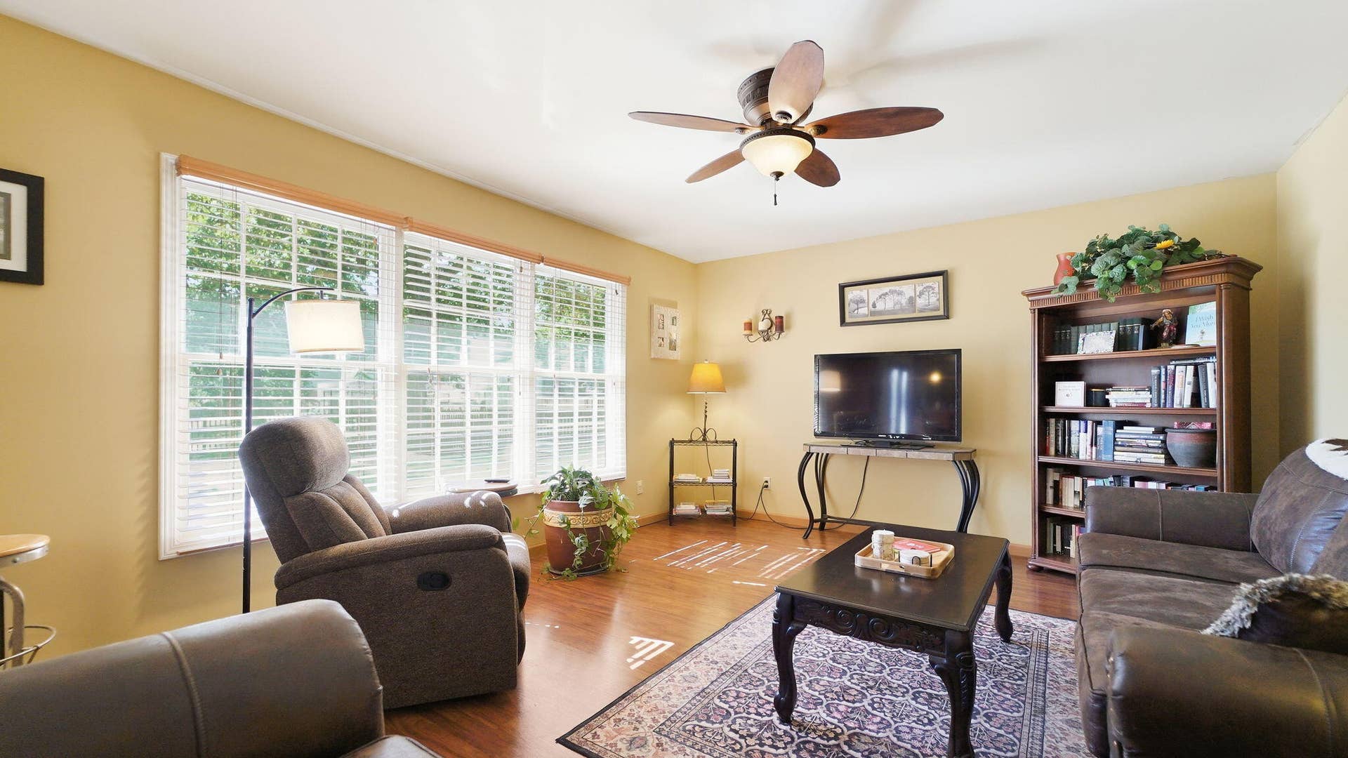 6579 86th Avenue, Crown Point, IN 46307 Main Living Room