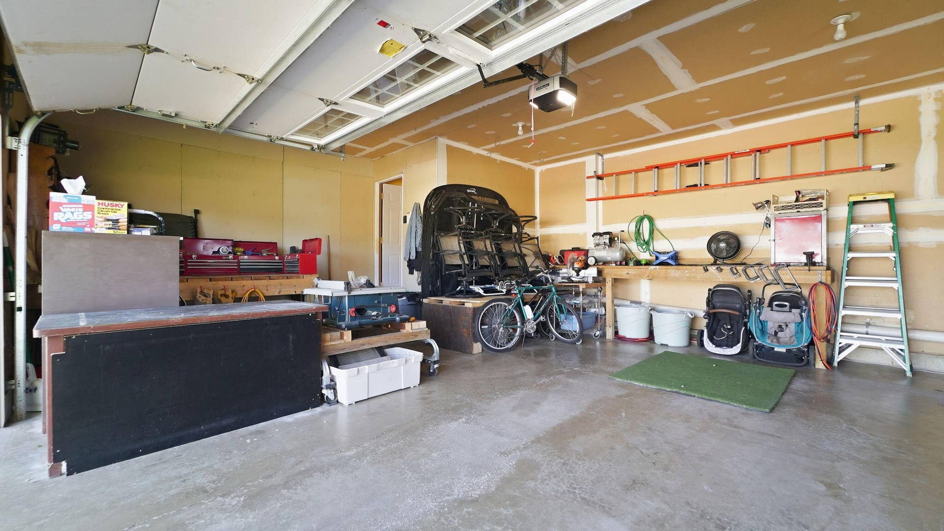 6579 86th Avenue, Crown Point, IN 46307 Garage