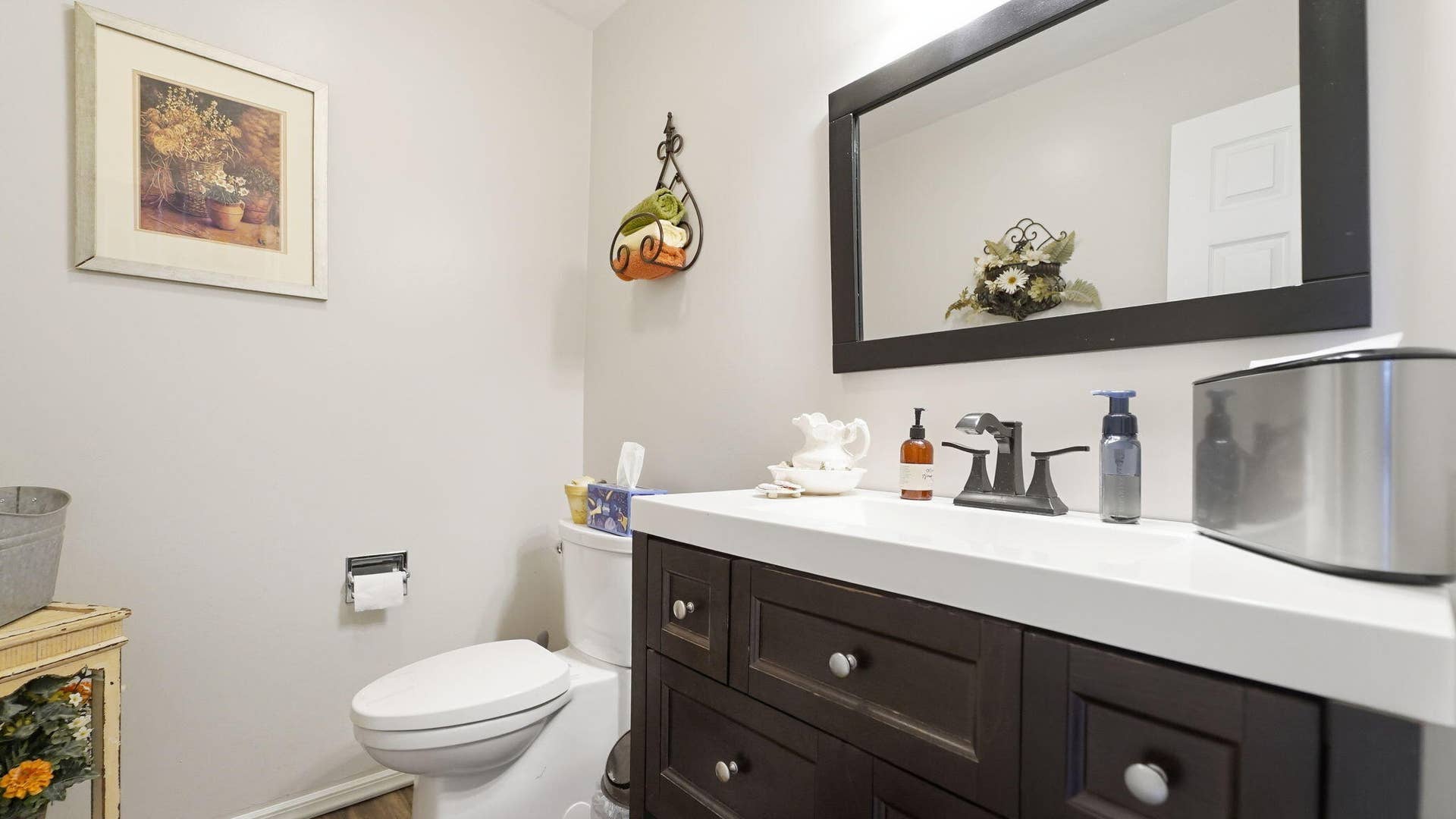 6579 86th Avenue, Crown Point, IN 46307 Main Floor Powder Room