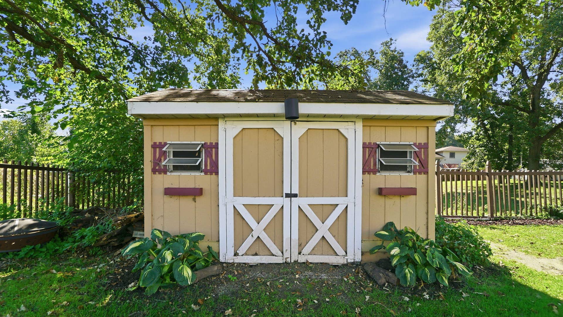 6579 86th Avenue, Crown Point, IN 46307 Back storage shed