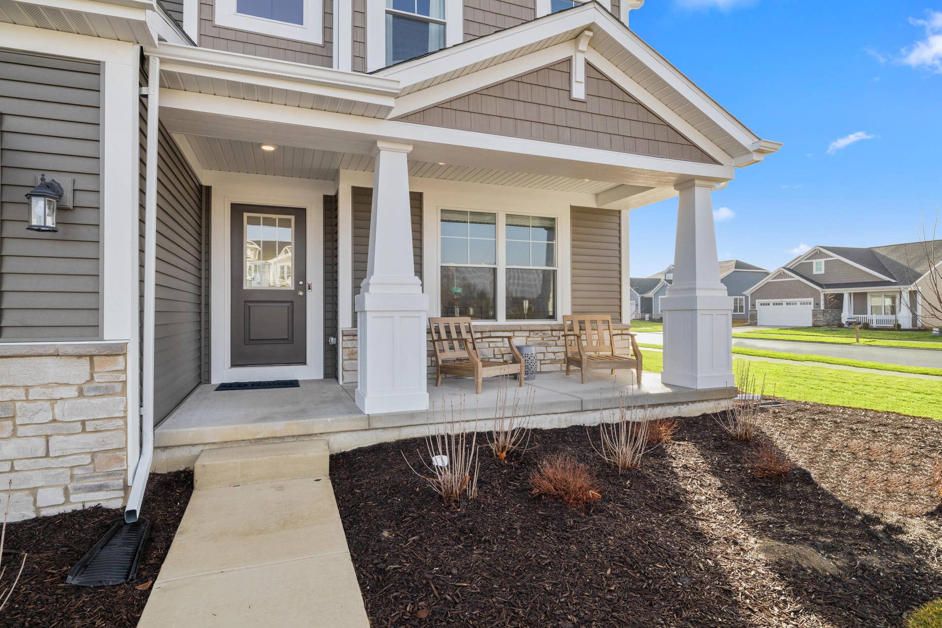 Emery - Elevation C01 - Front Door - 664
