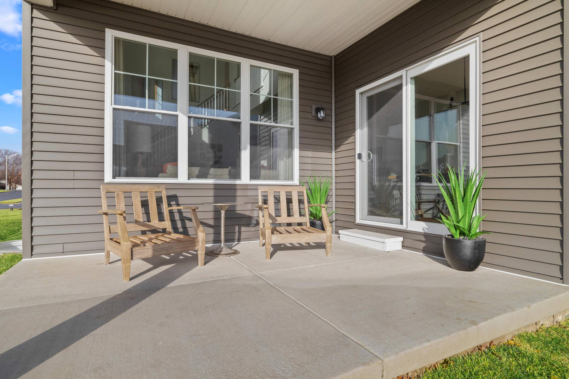 Emery - Covered Porch - 6641 Sky Drive -