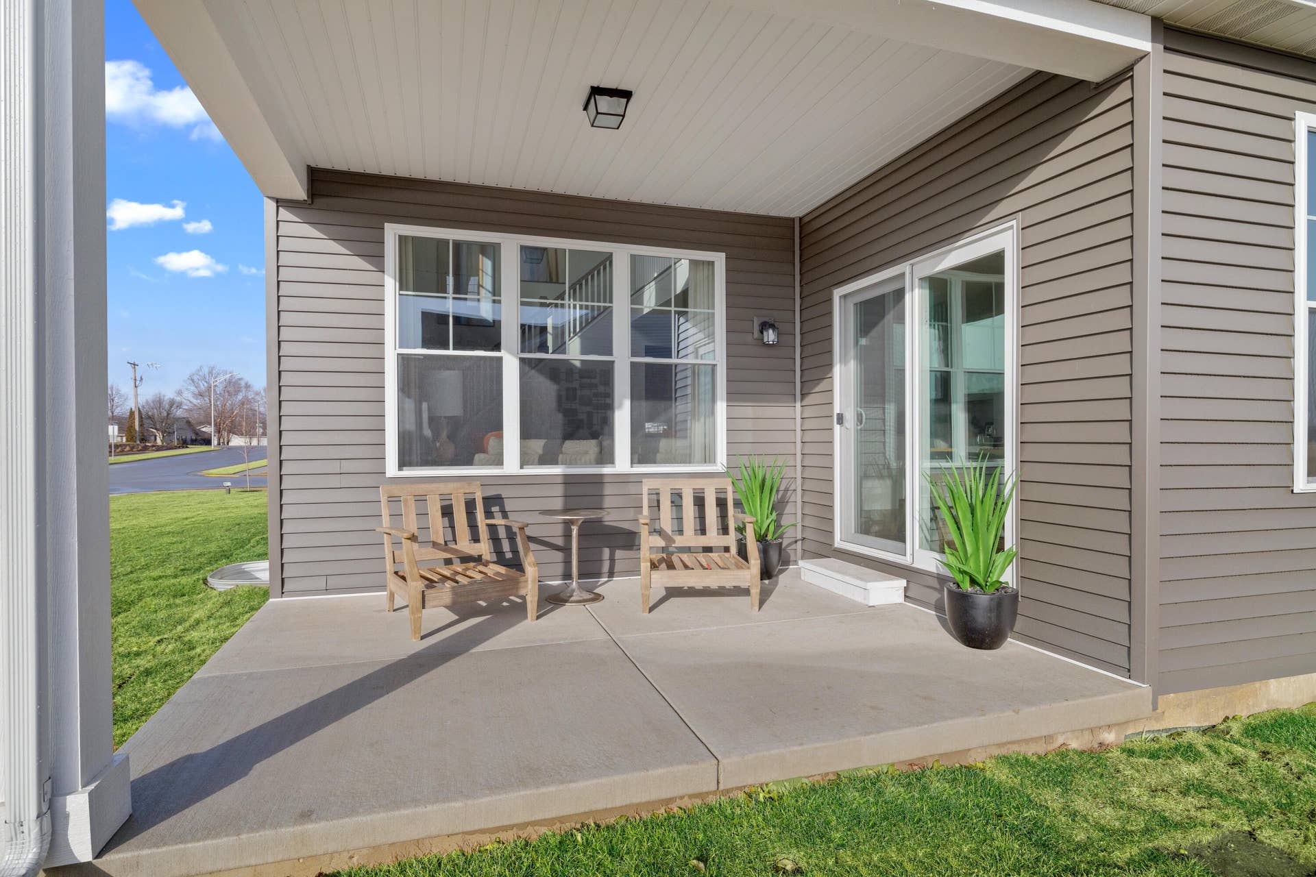 Emery - Covered Porch - 6641 Sky Drive -