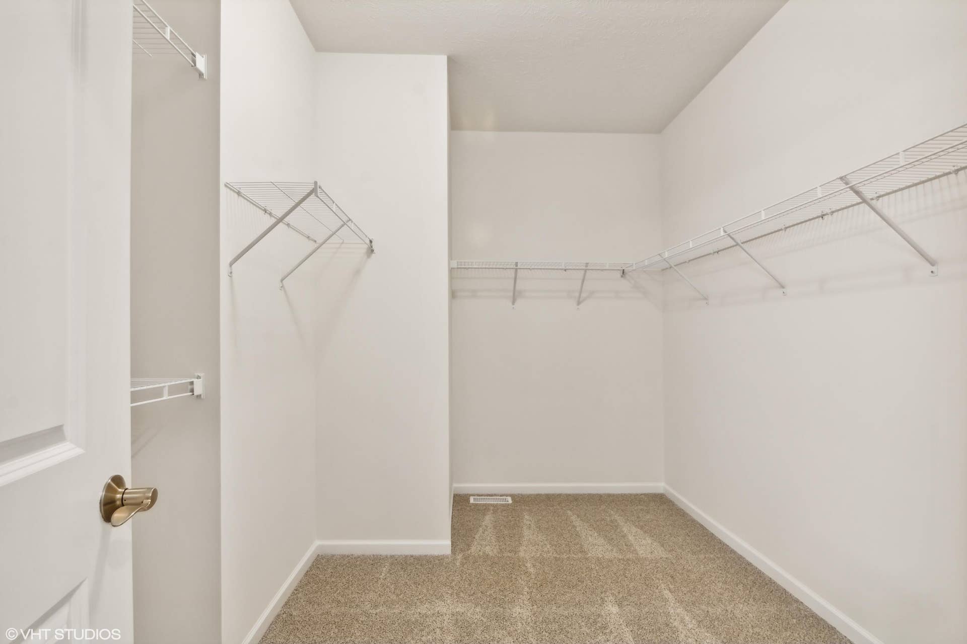 Emery - Owner's Closet - 6641 Sky Drive