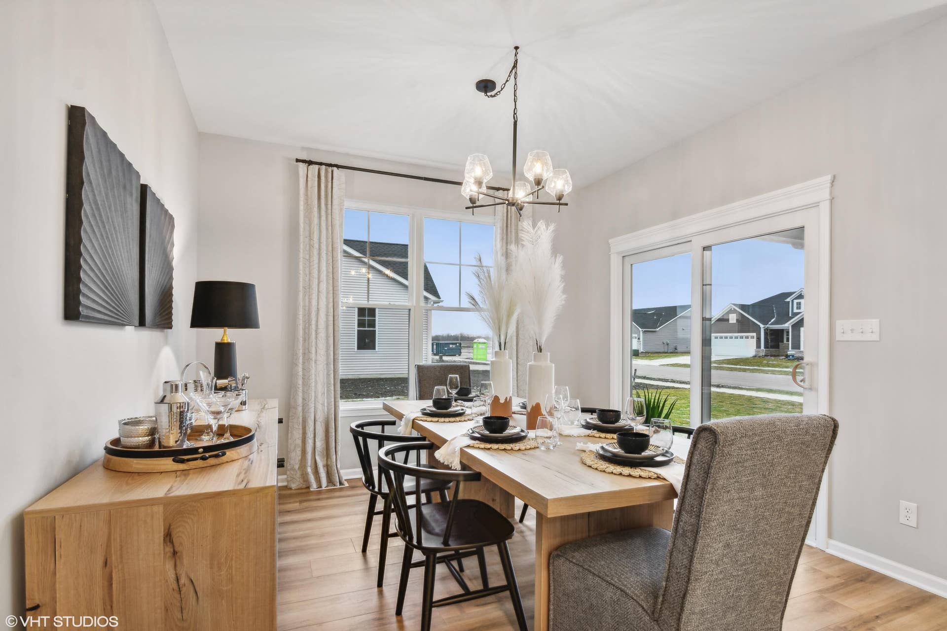 Emery - Breakfast - 6641 Sky Drive - CAN