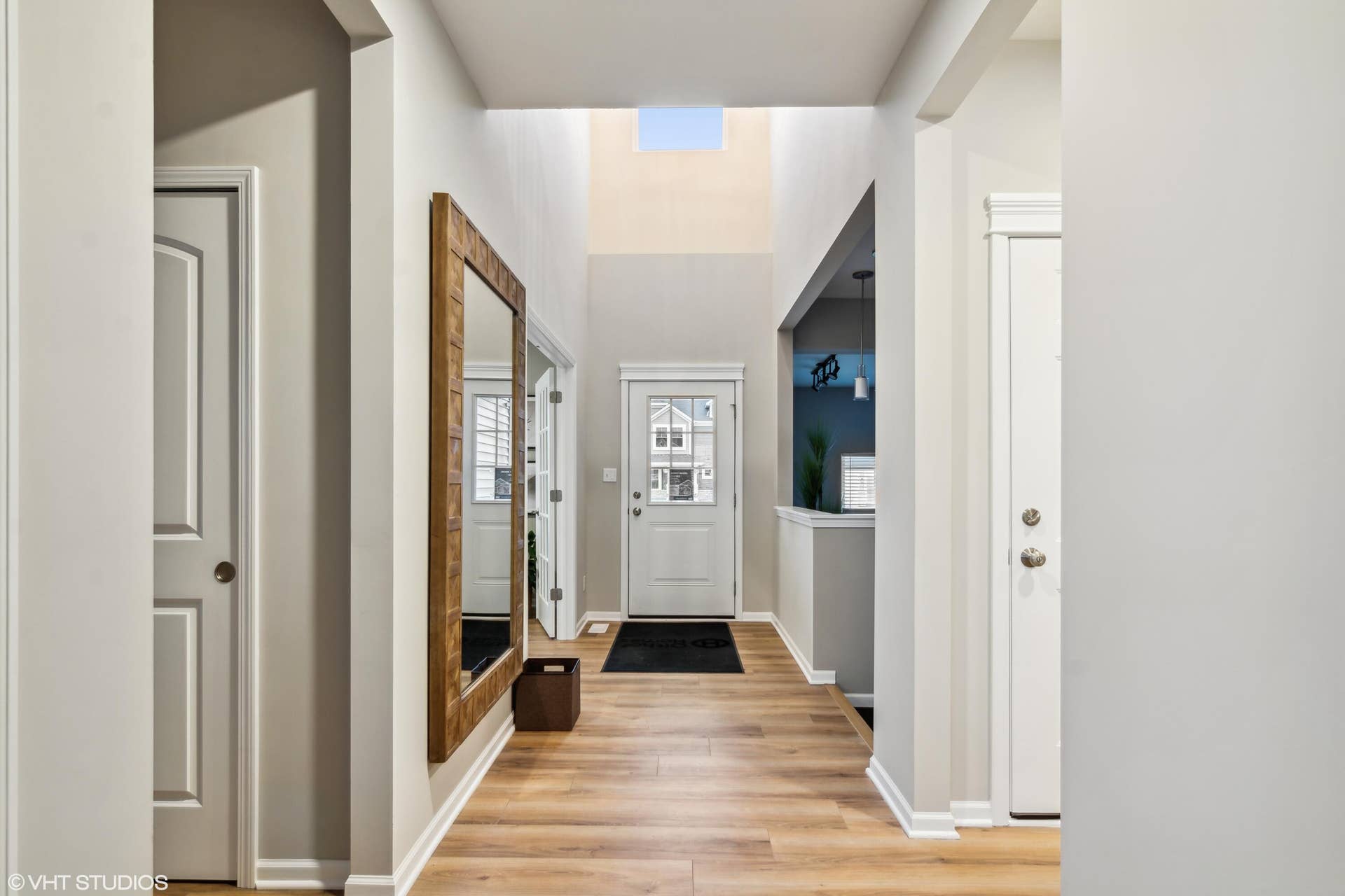 Emery - Foyer with Front Door - 6641 Sky
