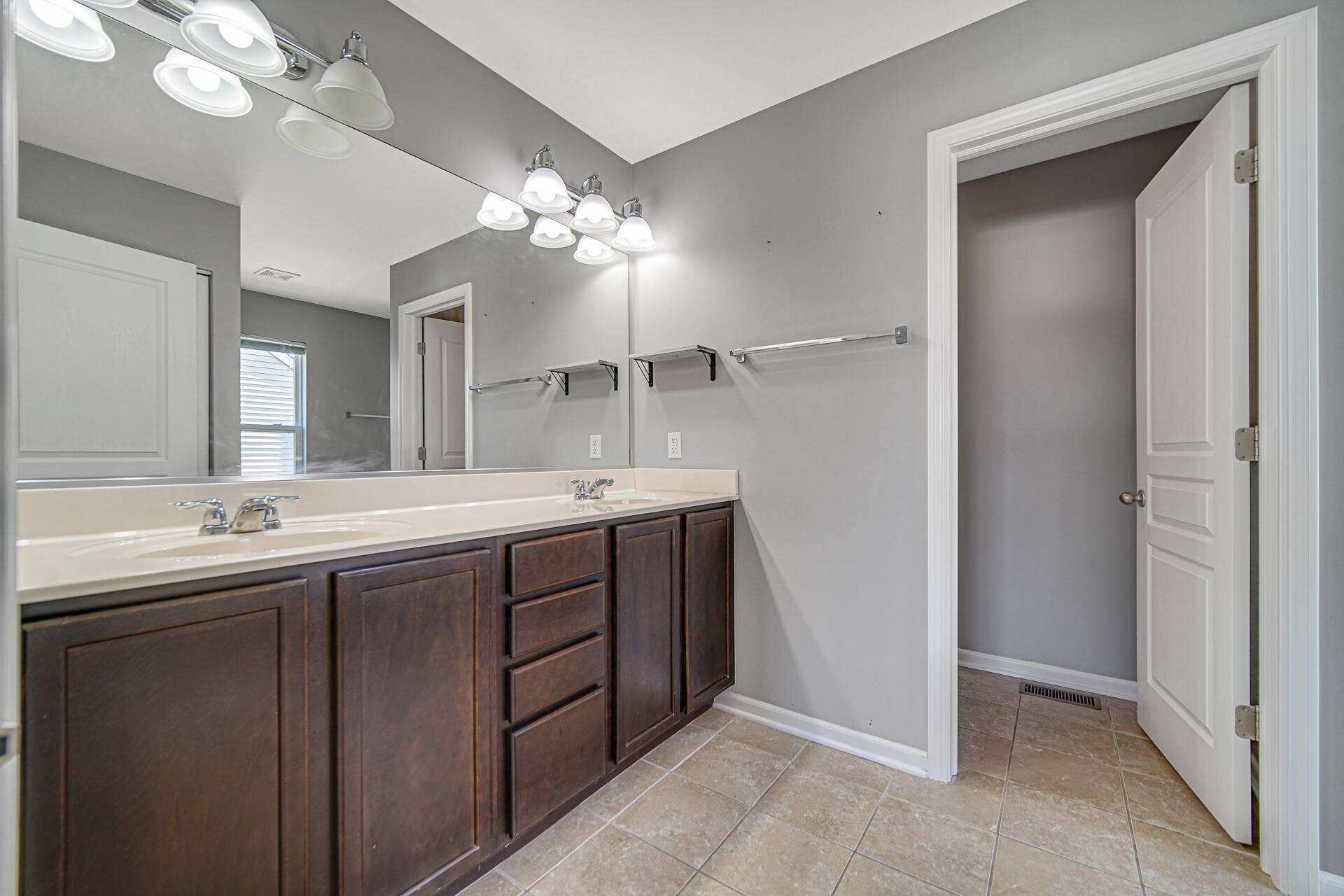 1140 Hyde Park, Crown Point, IN 46307 DSC03163