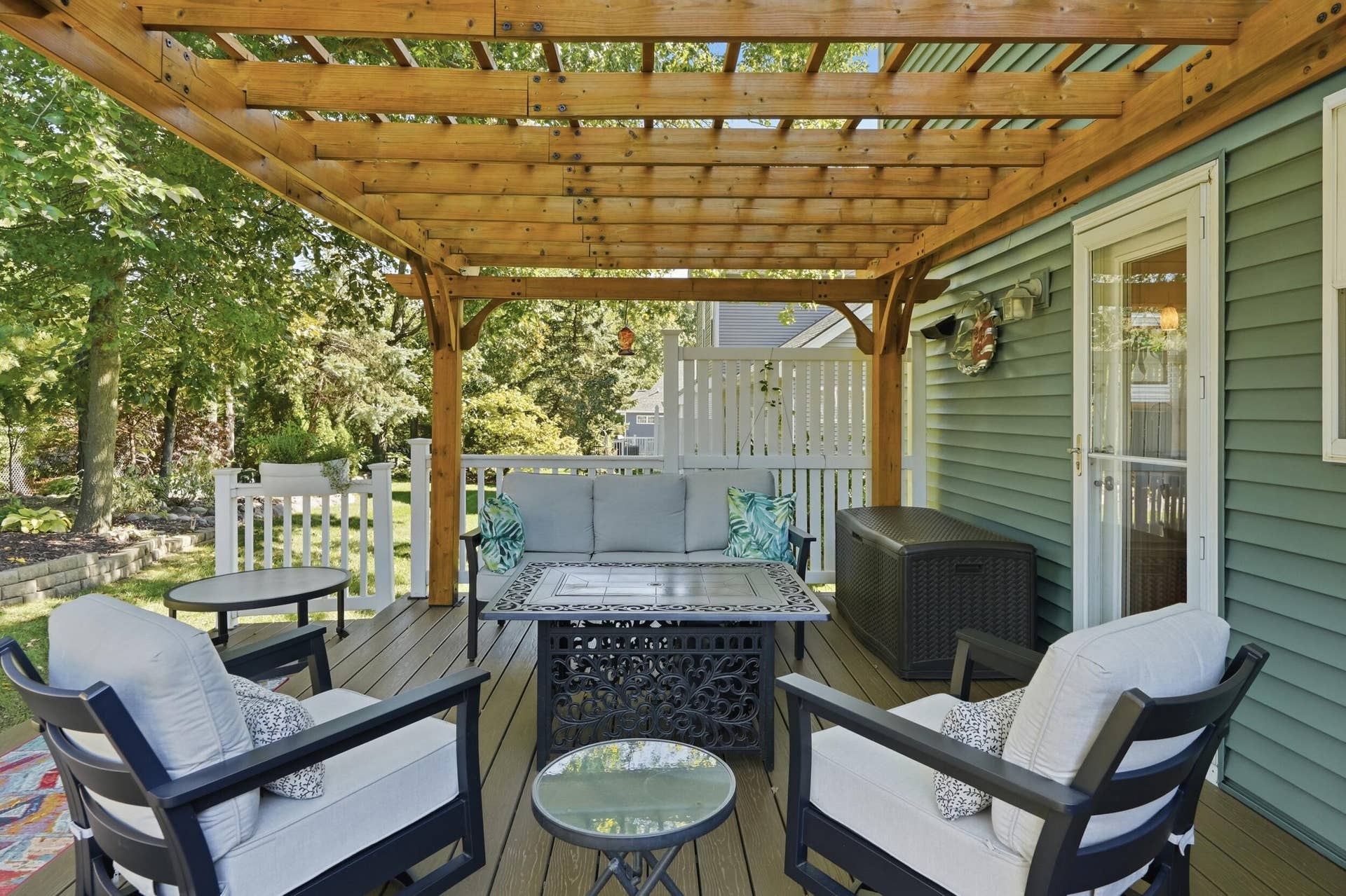 34 deck with pergola