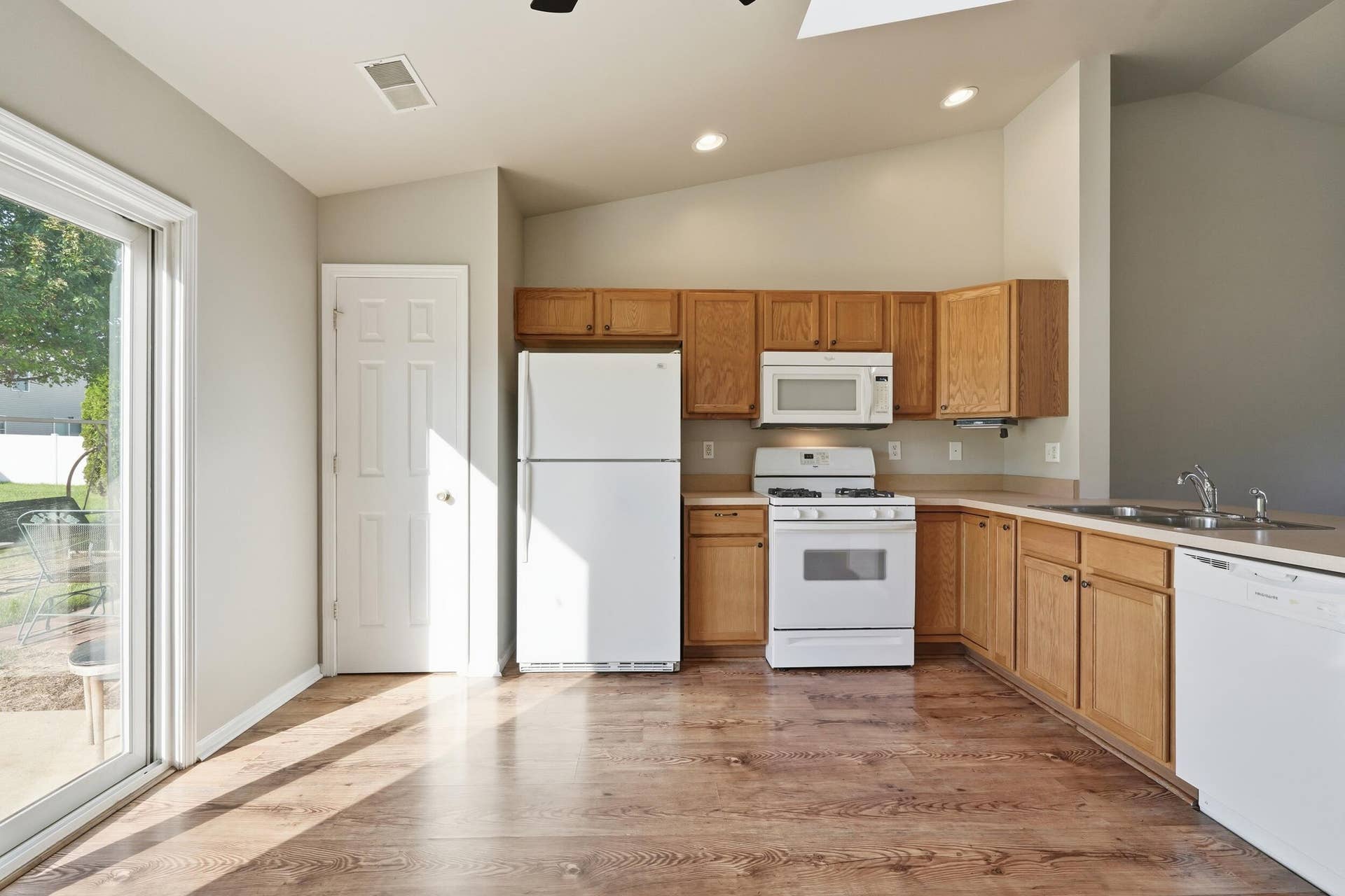 4401 73rd Court, Merrillville, IN 46410 dsc08271