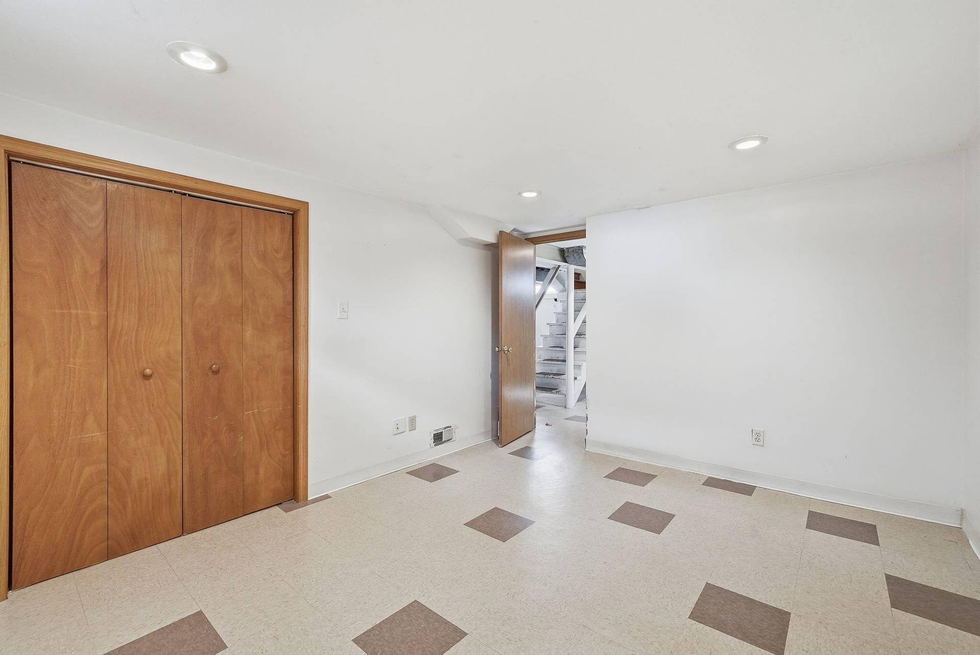 341 California Street, Hobart, IN 46342 17_DSC05709