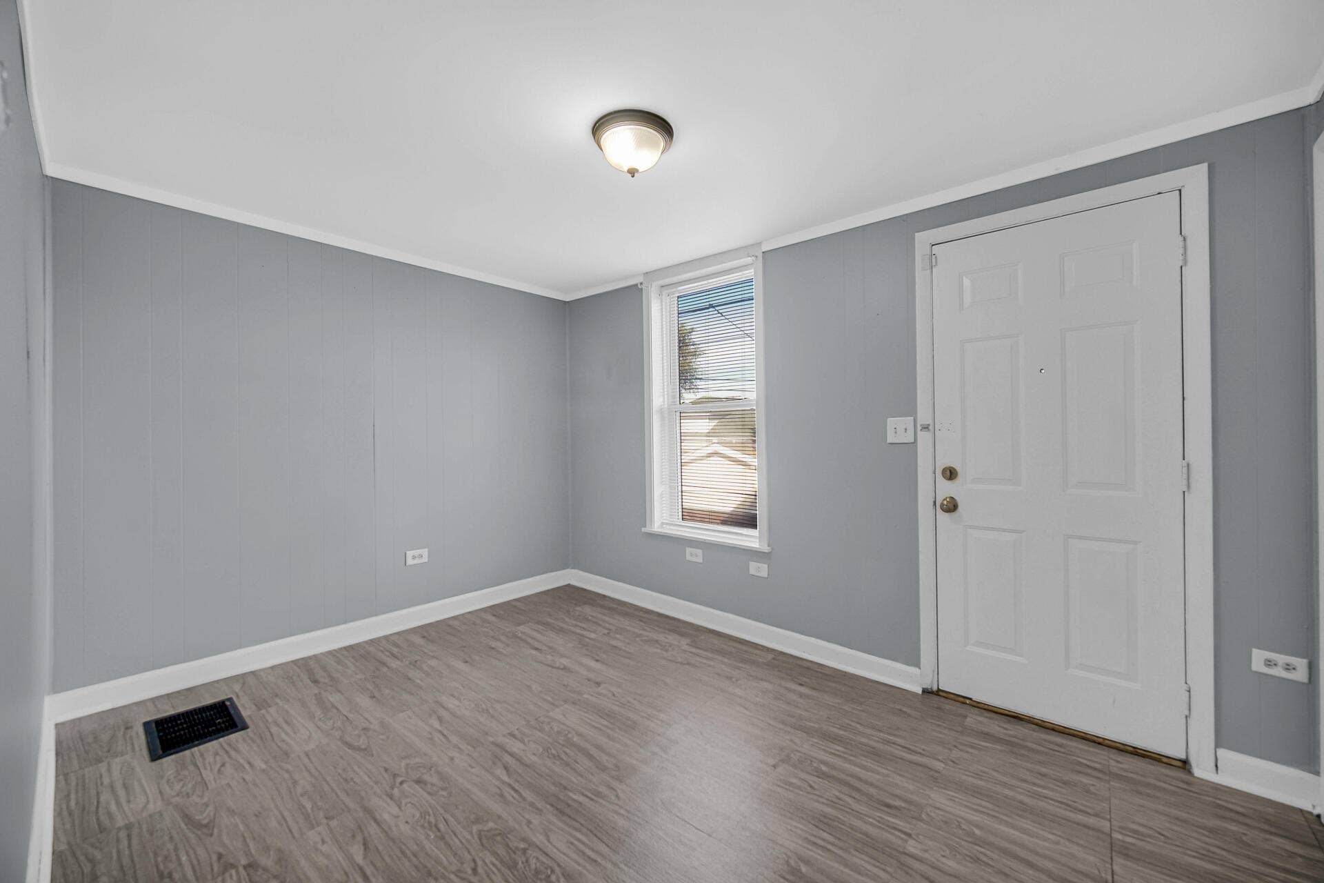 4011 Euclid Avenue, East Chicago, IN 46312 DSC06973