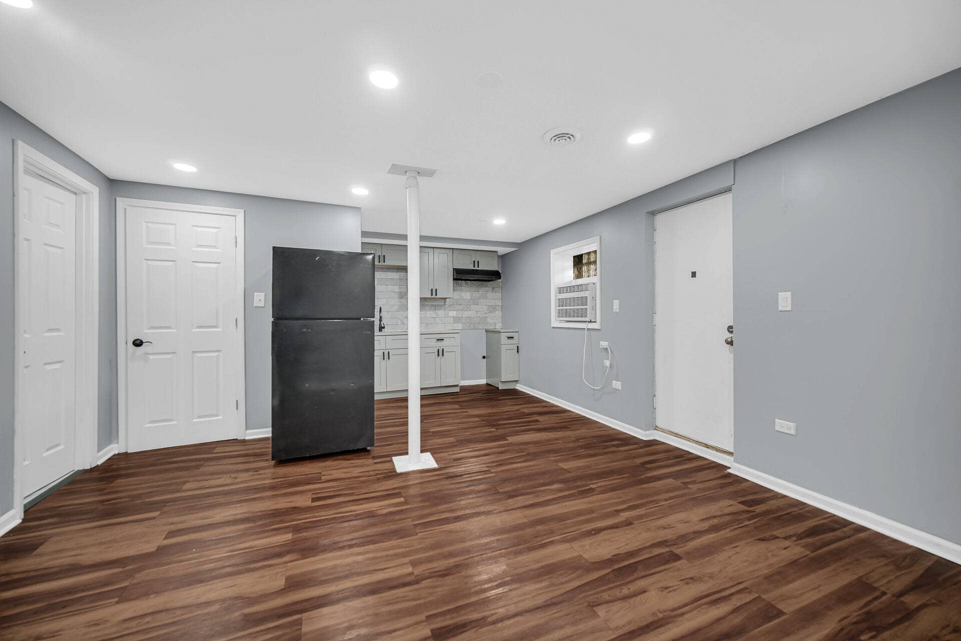 4011 Euclid Avenue, East Chicago, IN 46312 DSC07058