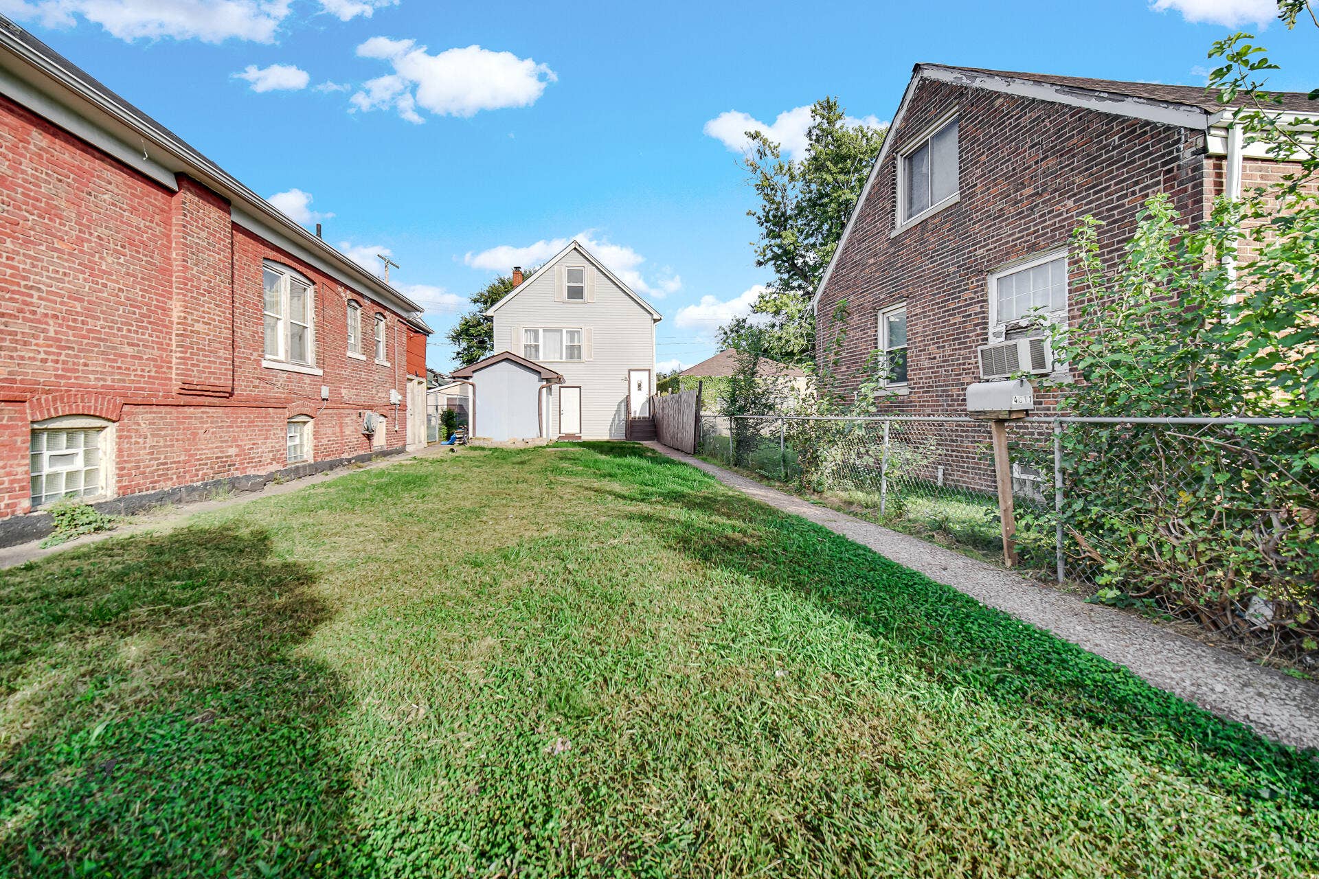 4011 Euclid Avenue, East Chicago, IN 46312 DSC07083