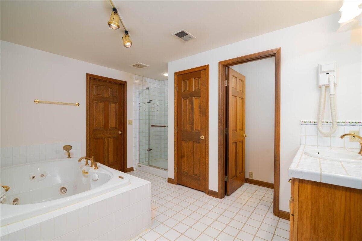 22-1355 Cypress Creek Ct-21