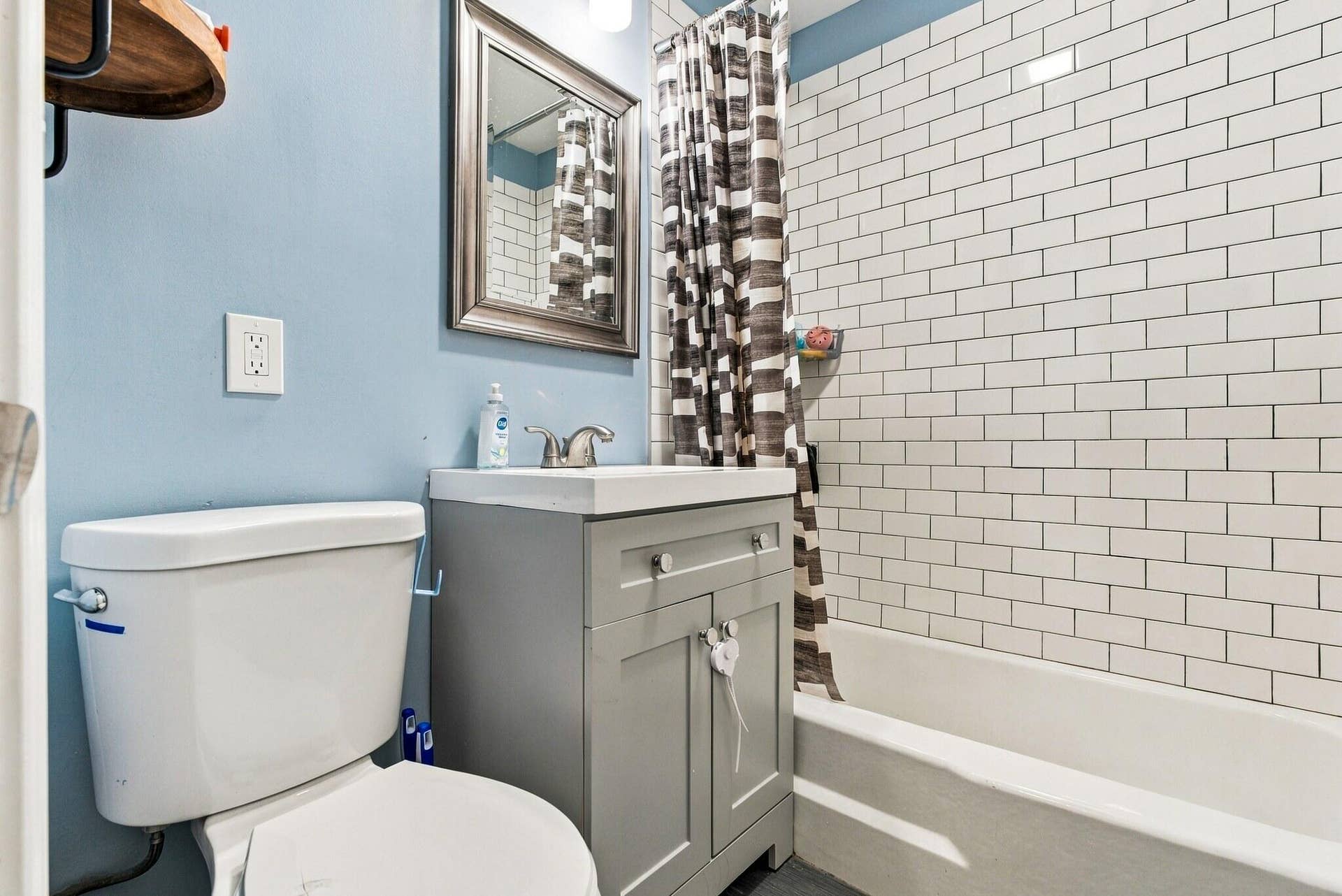 Main-floor full bath