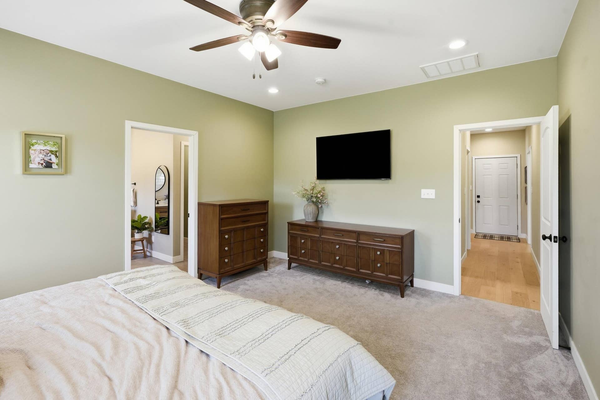 6481 Range Road, North Judson, IN 46366 dsc04486_with_tv