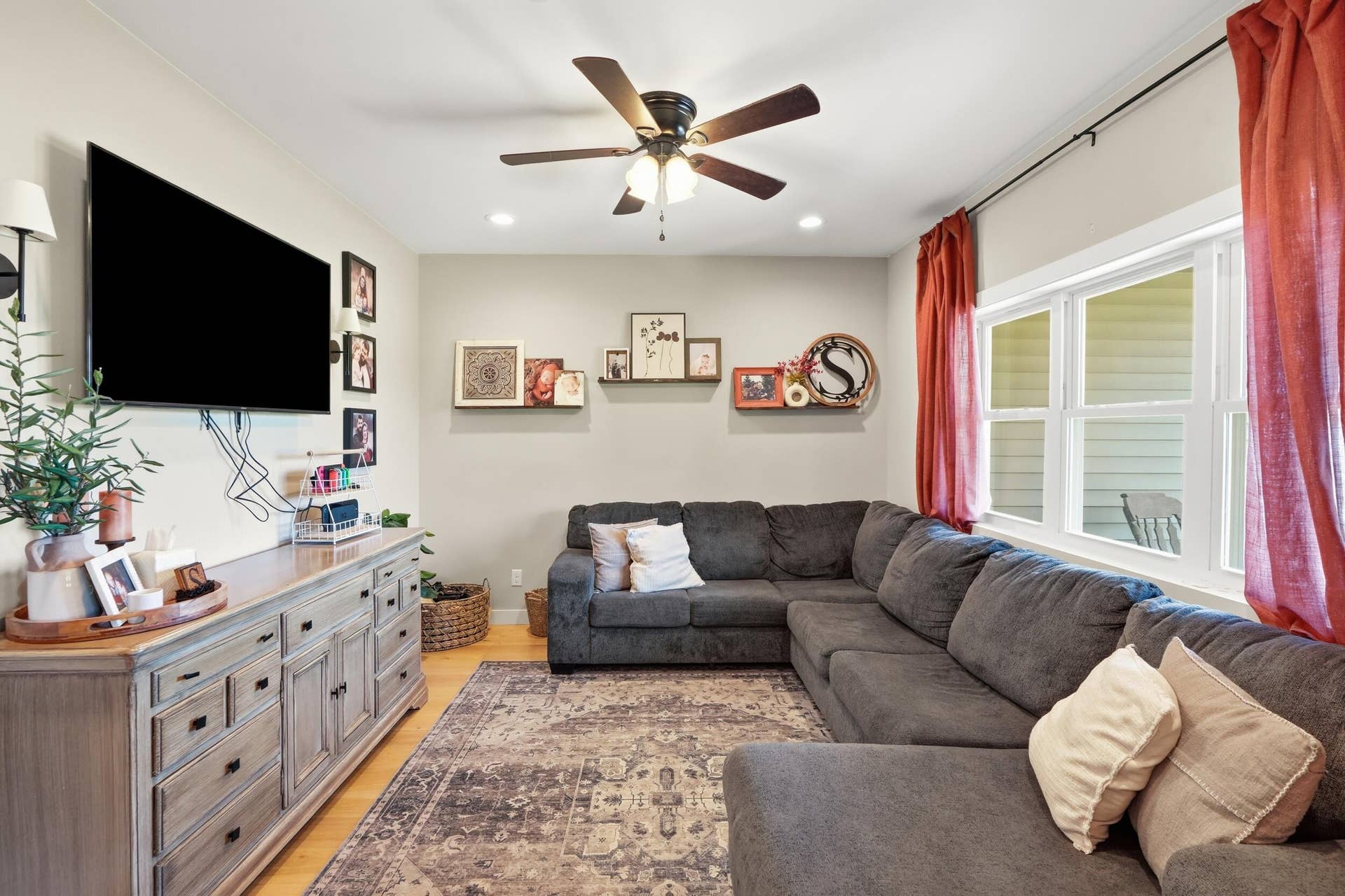 6481 Range Road, North Judson, IN 46366 dsc04396_with_tv