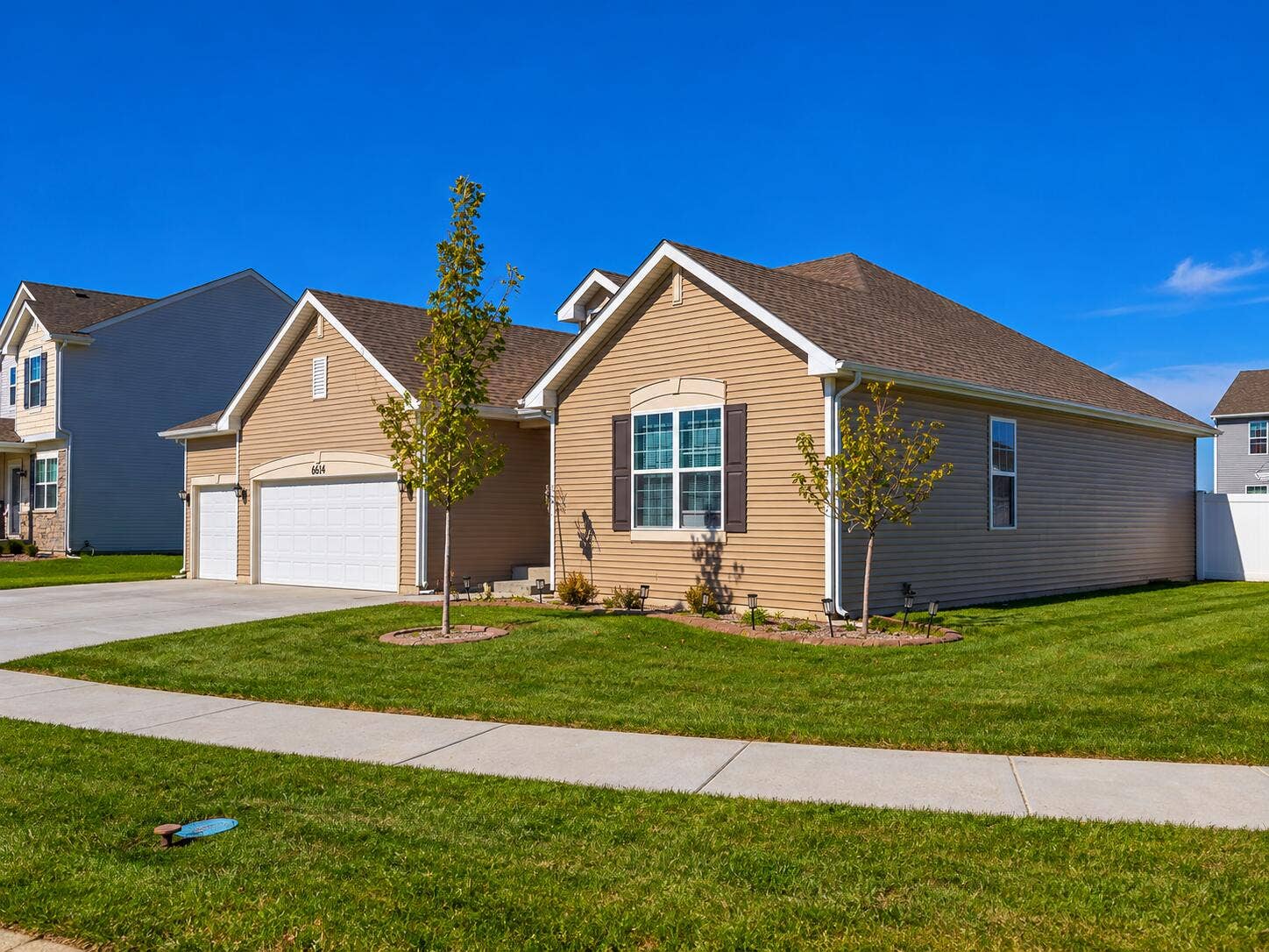 Sunny Suburban Home with Finished Drivew
