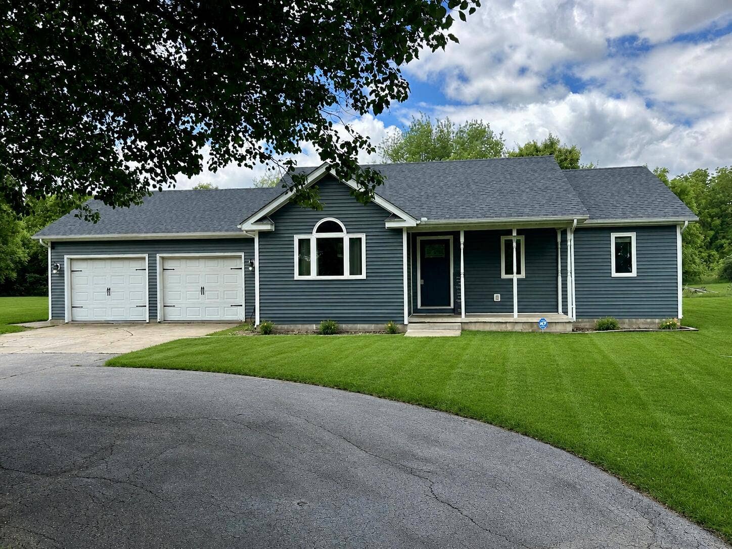 10852 E 100, Wheatfield, IN 46392 Front yard