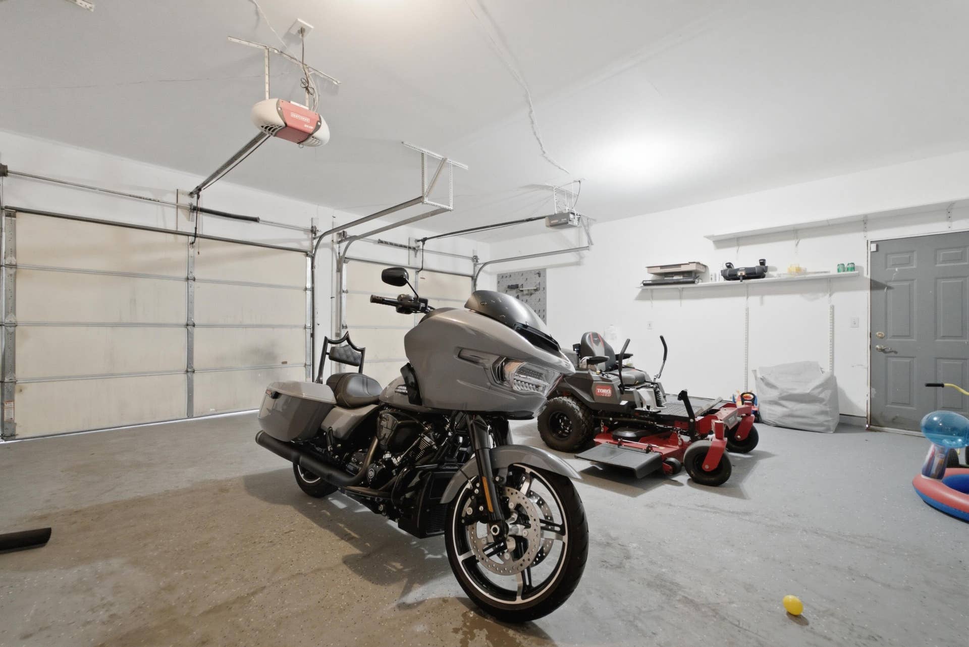 10852 E 100, Wheatfield, IN 46392 Garage