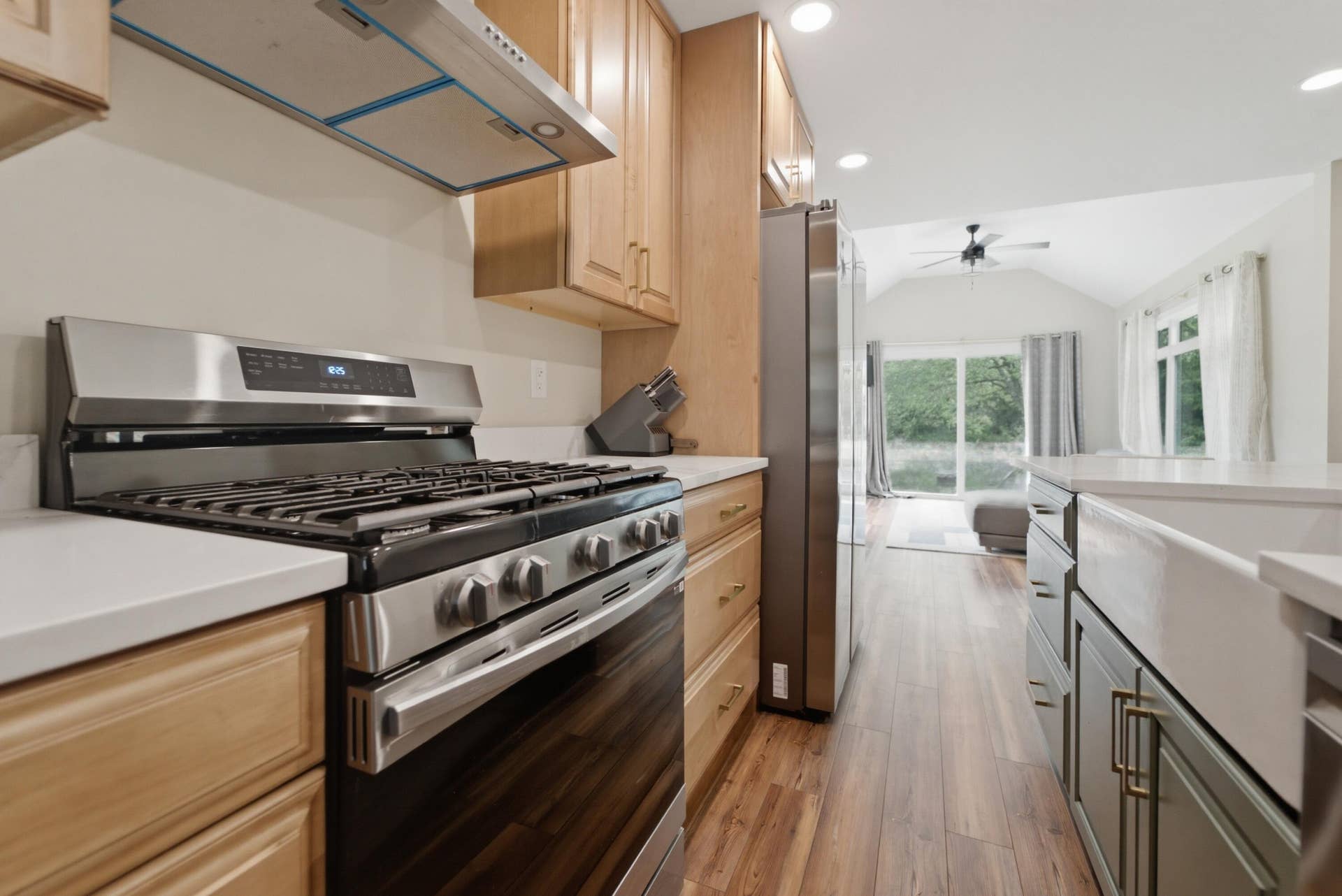 10852 E 100, Wheatfield, IN 46392 Kitchen