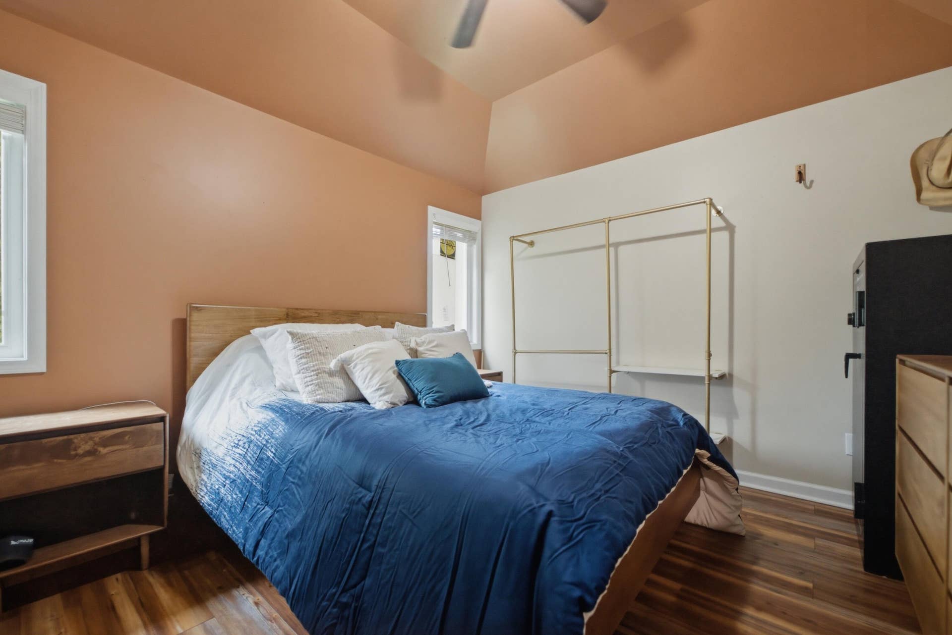 10852 E 100, Wheatfield, IN 46392 Primary bedroom