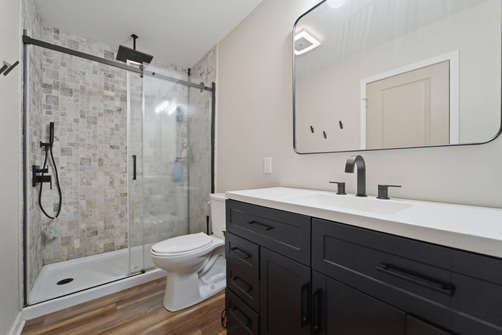 10852 E 100, Wheatfield, IN 46392 Primary bathroom