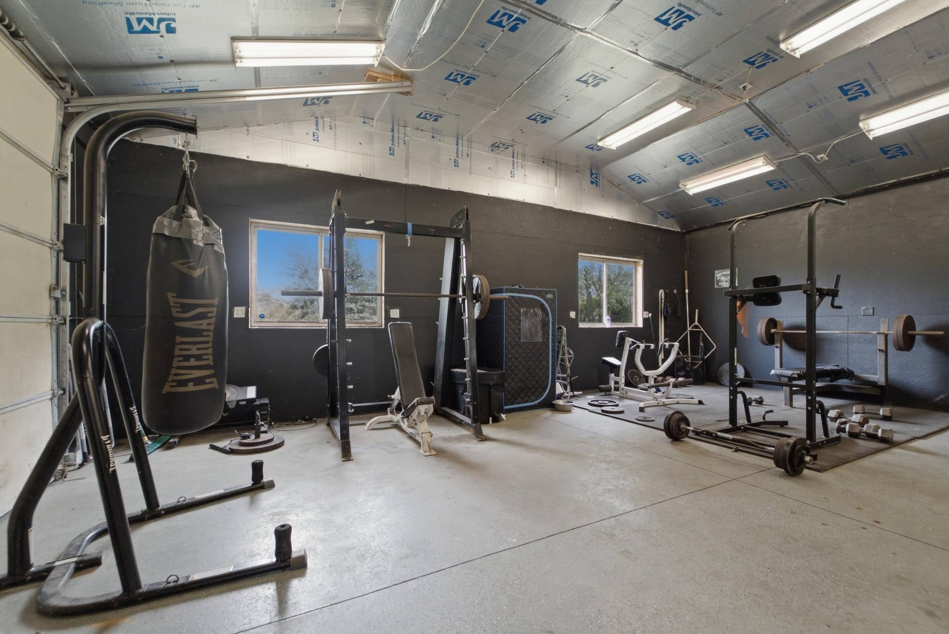 10852 E 100, Wheatfield, IN 46392 Pole Barn