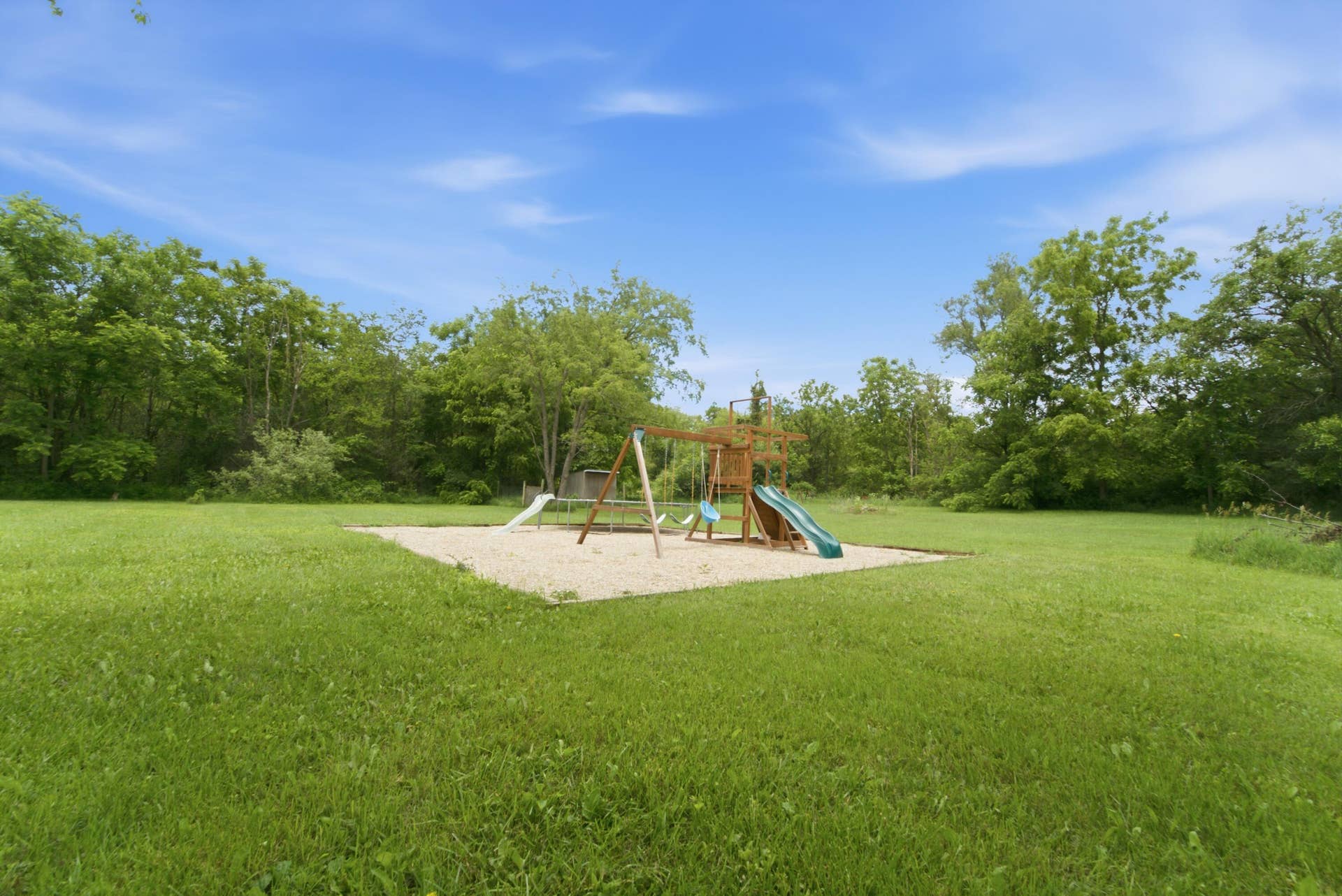 10852 E 100, Wheatfield, IN 46392 Backyard