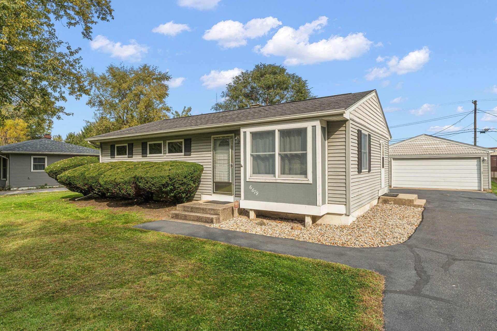 6679 Pennsylvania Street, Merrillville, IN 46410 17-web-or-mls-DSC07251