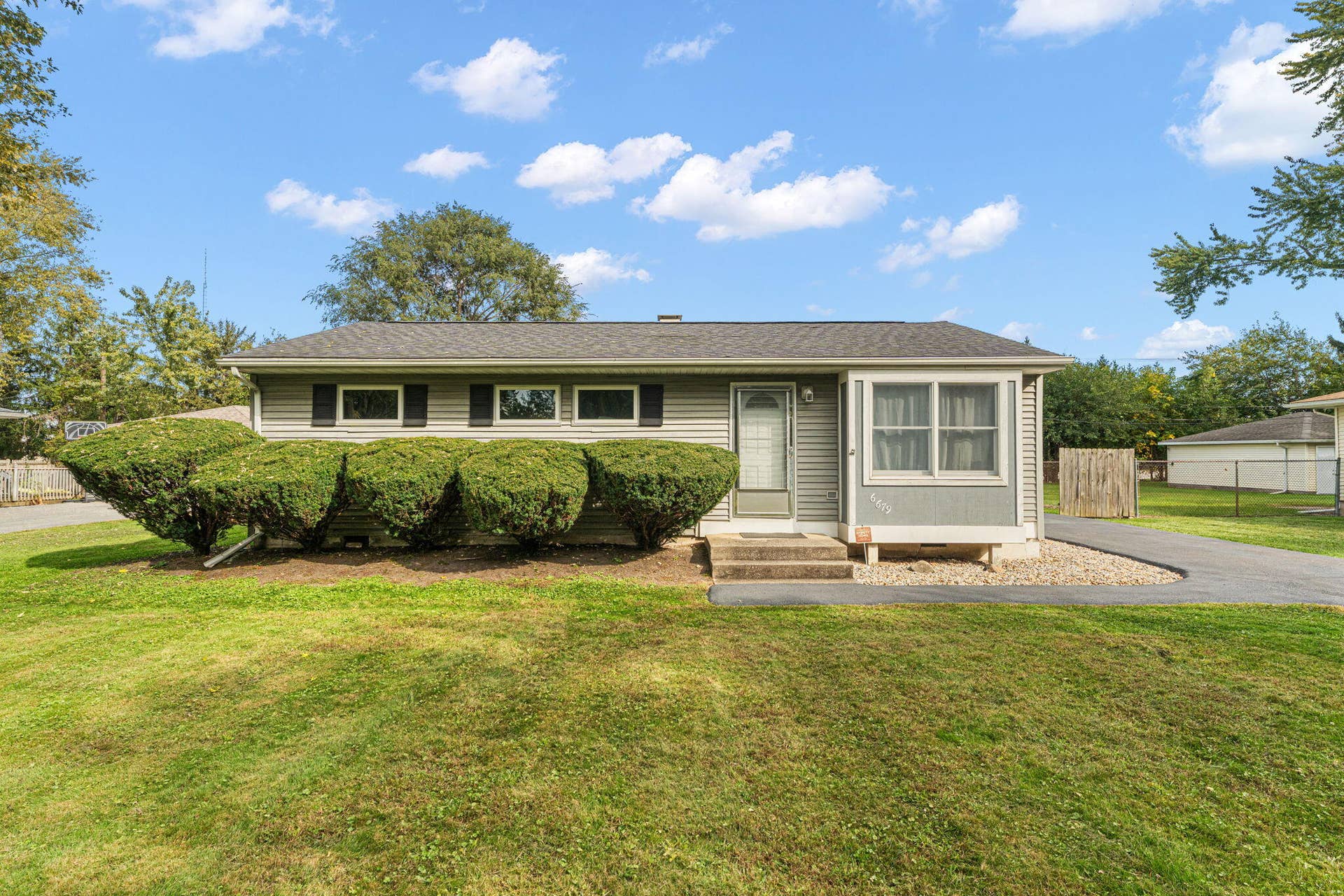 6679 Pennsylvania Street, Merrillville, IN 46410 18-web-or-mls-DSC07257