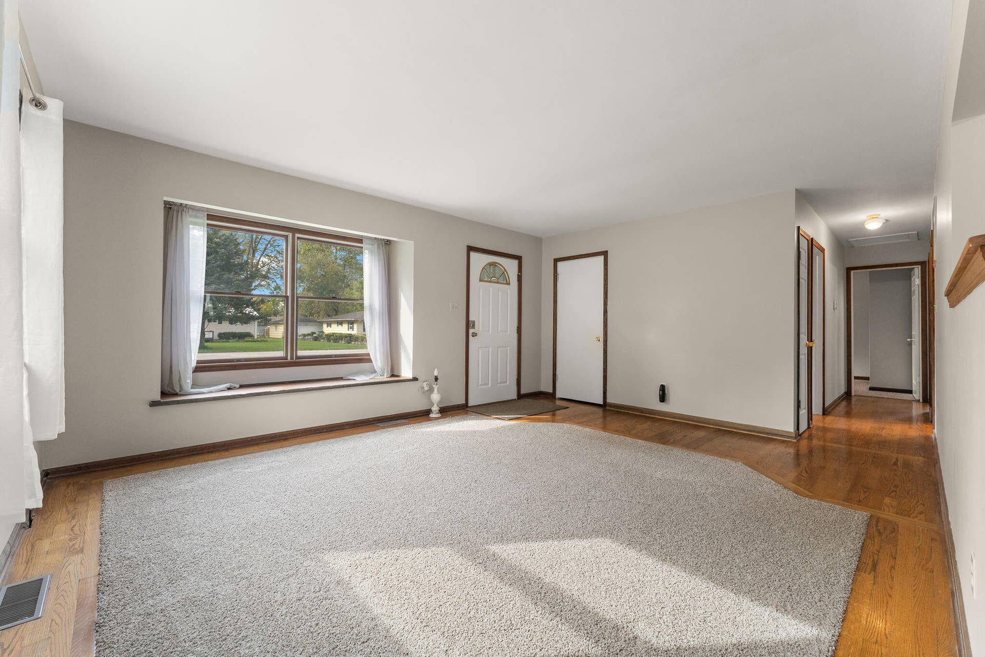 6679 Pennsylvania Street, Merrillville, IN 46410 3-web-or-mls-DSC07216